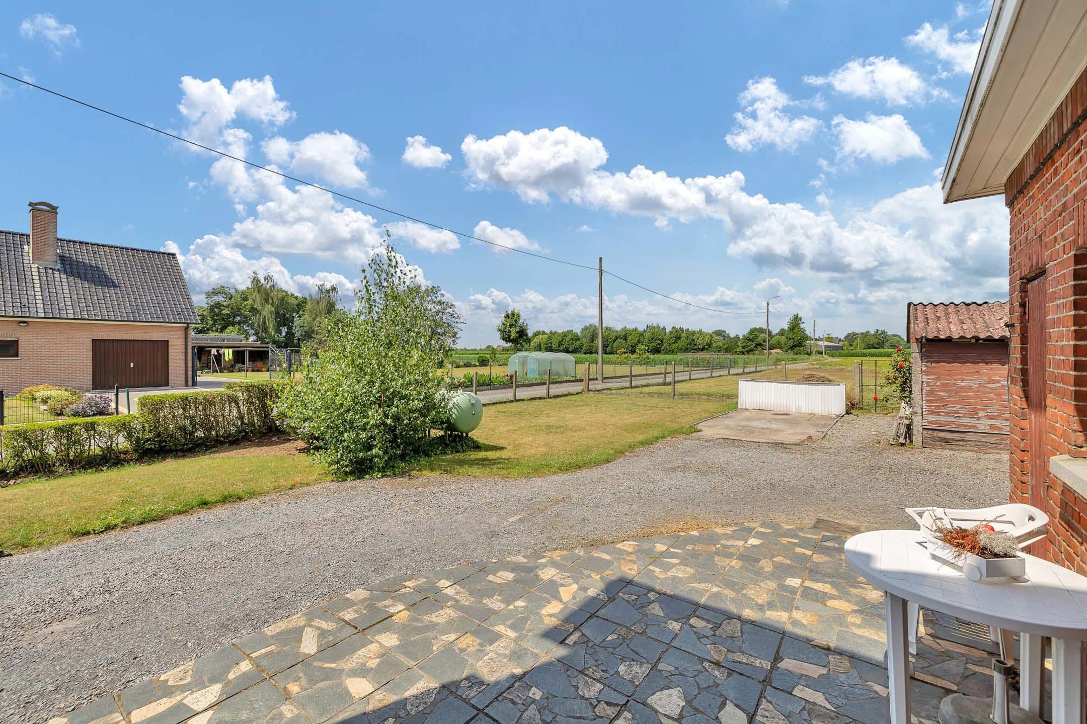 Rustig gelegen renovatieproject met verzicht achteraan foto 11