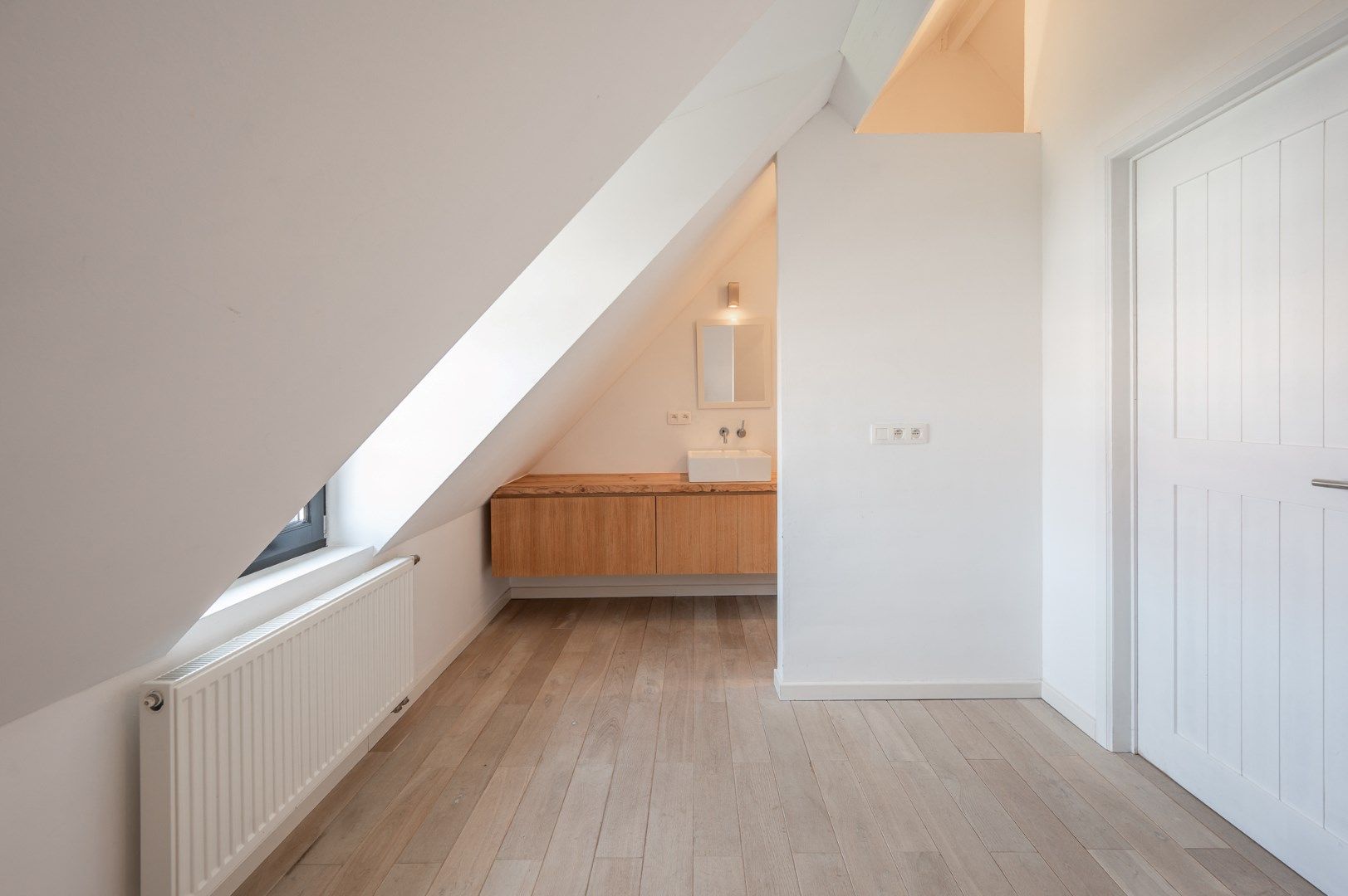 Mooie woning, centraal gelegen tussen het Alfred Verweeplein het Gemeenteplein foto 13