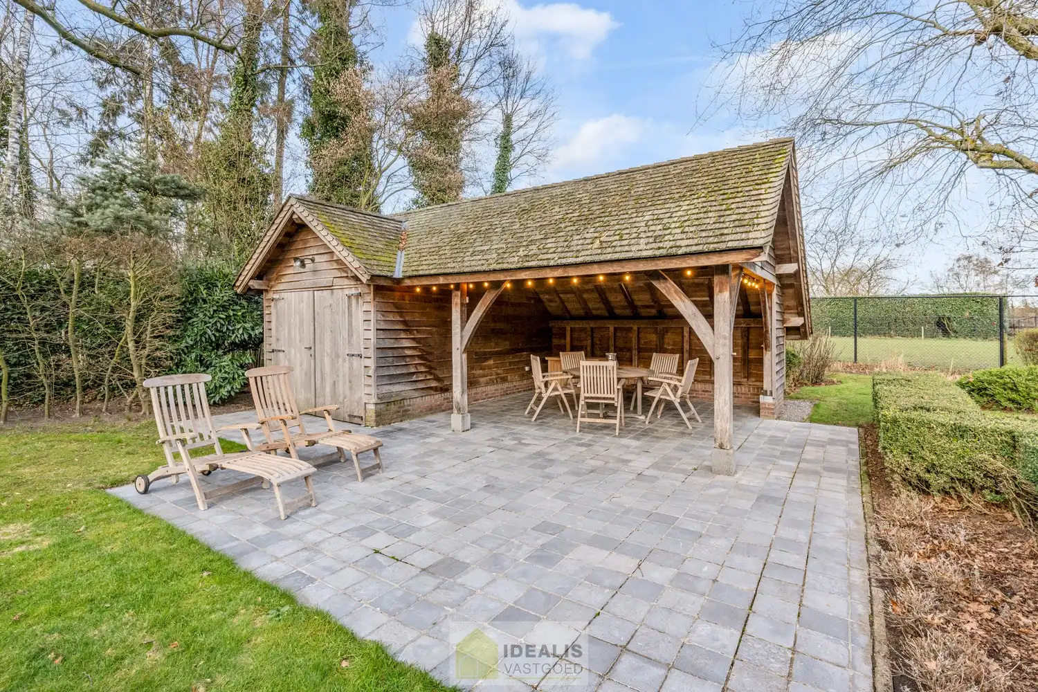 EXTRA RUIME VILLA MET EEN PRACHTIG LICHTRIJKE LEEFRUIMTE, RUIME KEUKEN, 4 SLAAPKAMERS, 2 BADKAMERS EN EEN RUIM PRAKTIJK/KANTOORGEDEELTE OP EEN RIANT EN CENTRAAL PERCEEL VAN MAAR LIEFST 16A 27CA OP EEN GUNSTIGE LOCATIE NABIJ HET CENTRUM VAN ACHEL! foto 6