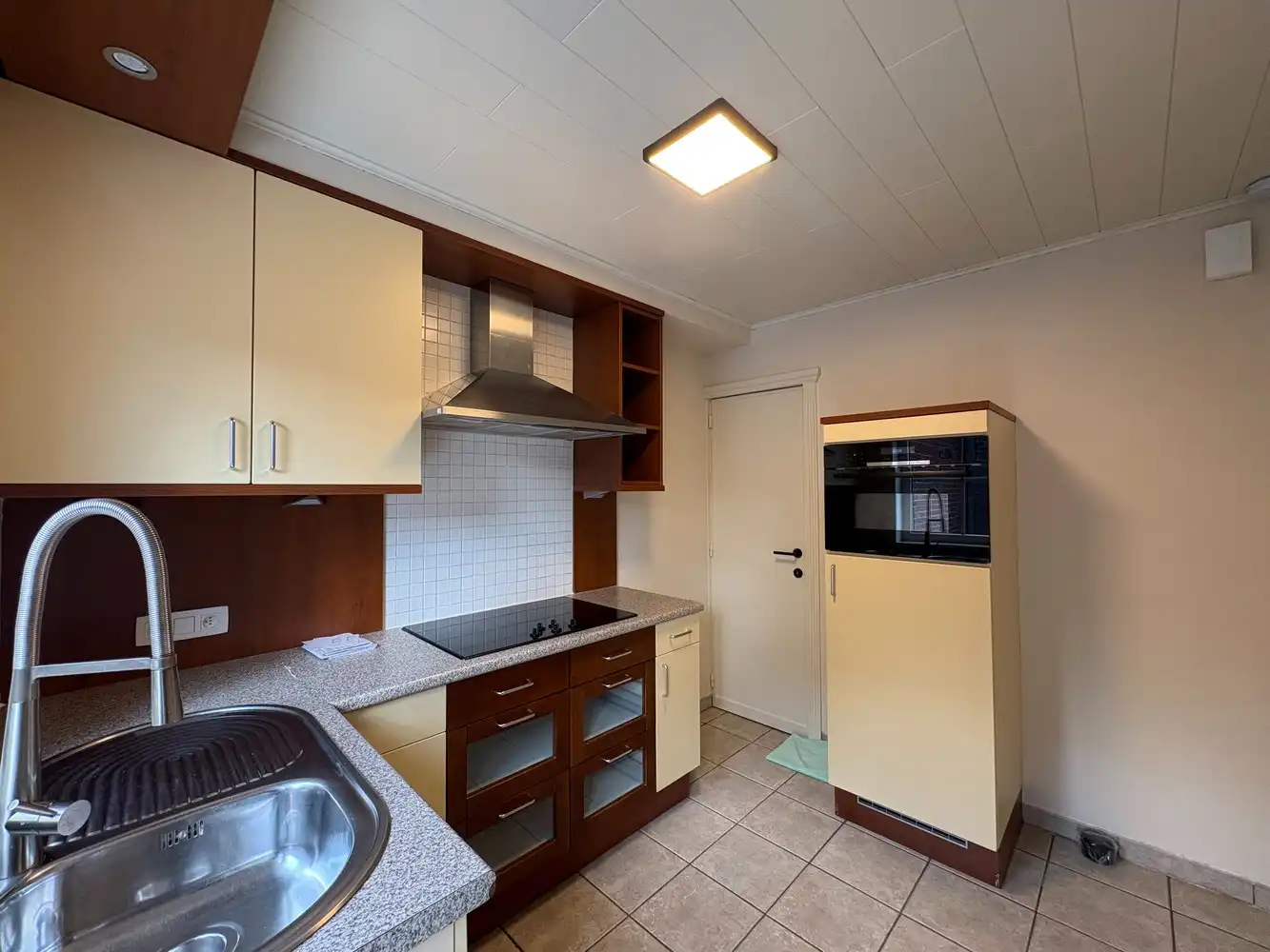 Charmante, gerenoveerde halfopen woning met tuin + garage foto 7