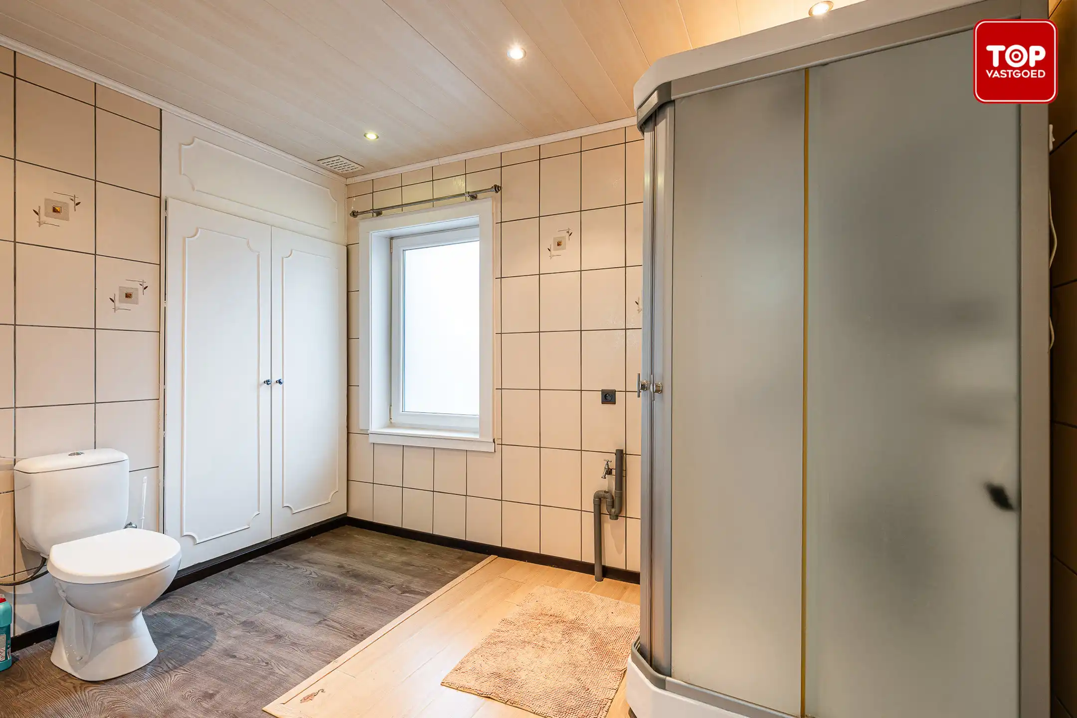 Instapklare woning met stadkskoer op gunstige locatie. foto 15