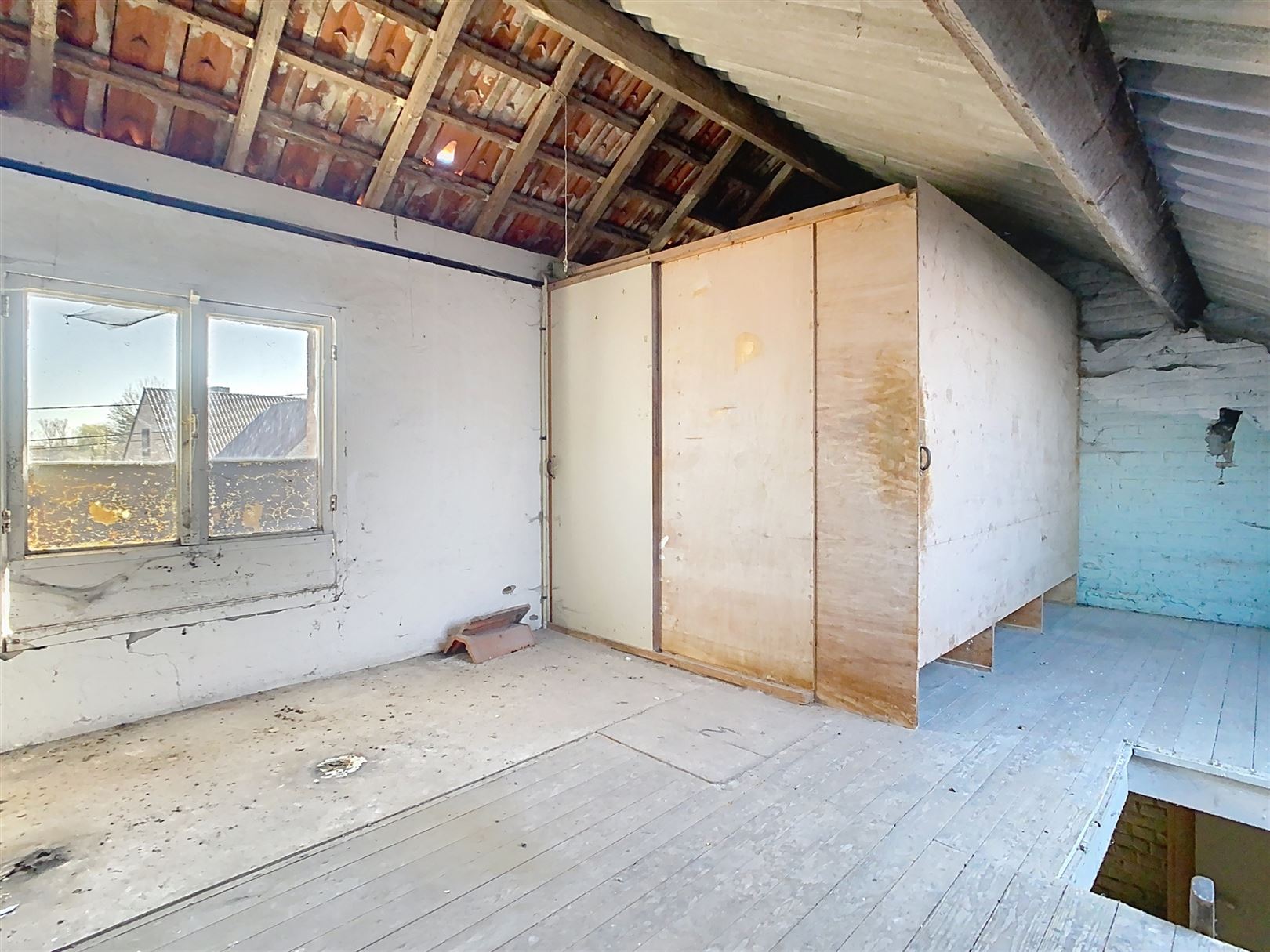 Te renoveren woning, 4 slpks, bijgebouwen, tuin, 9a 71ca  foto 42