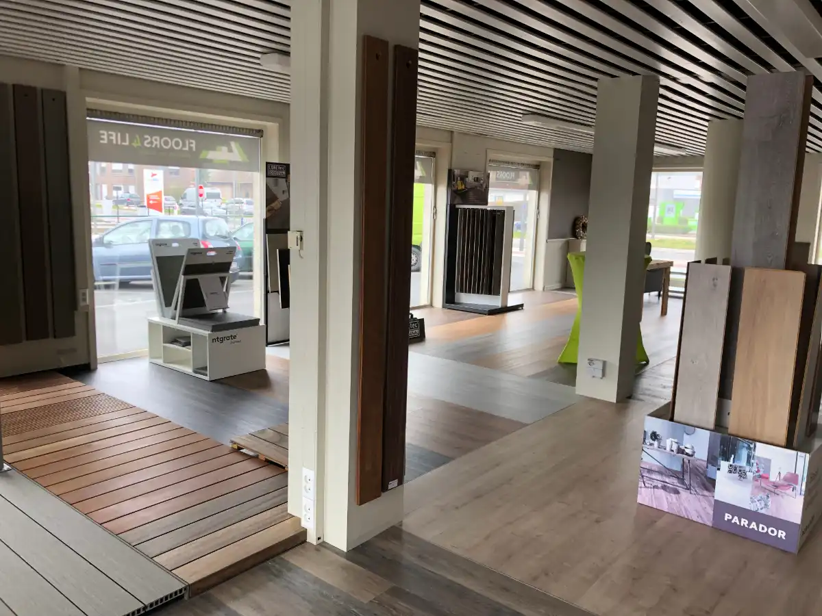 COMMERCIEEL GELEGEN HANDELSRUIMTE + PARKING foto 8