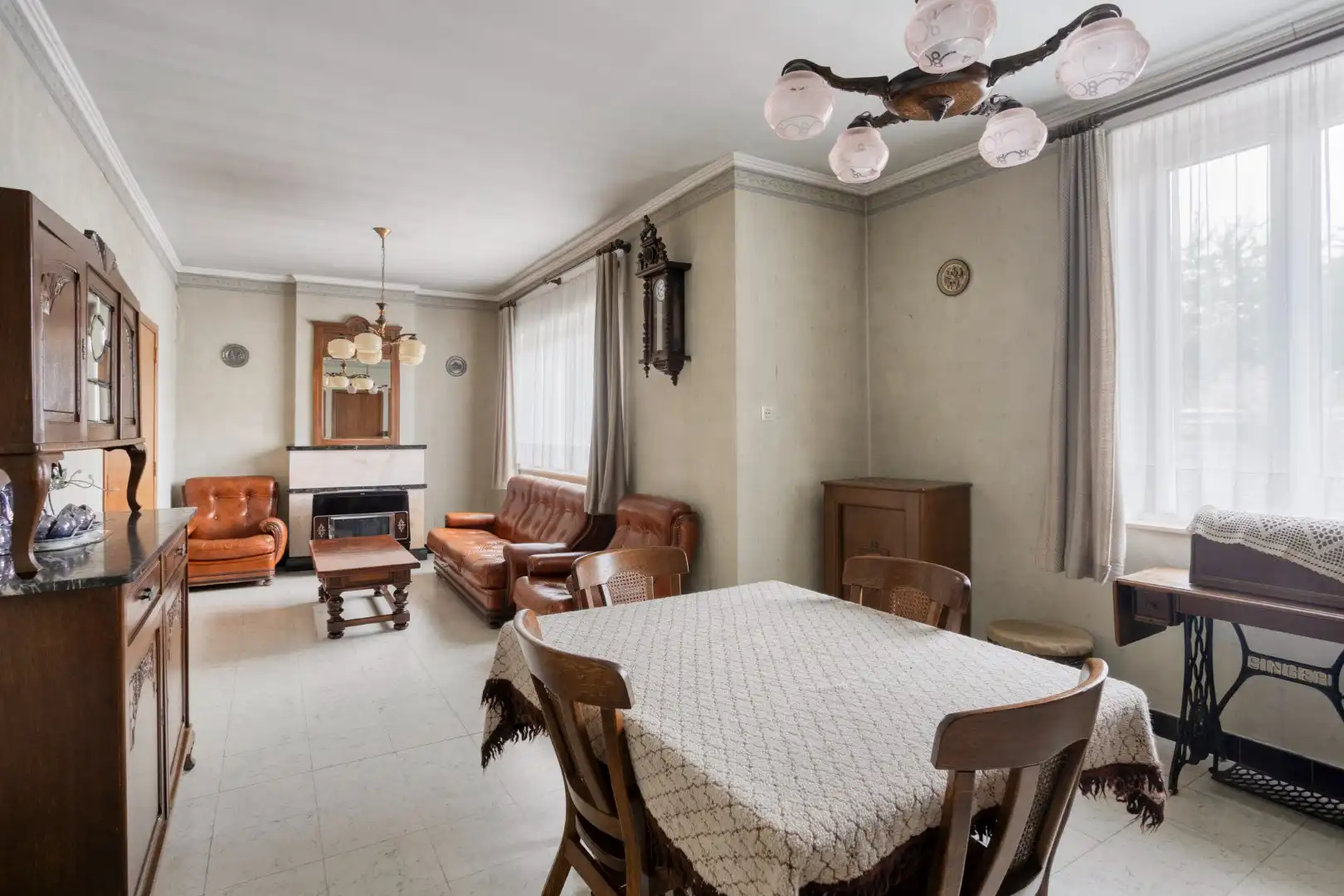 Hoevewoning met binnenkoer en grote opslagruimte te Heers-Vechmaal foto 5
