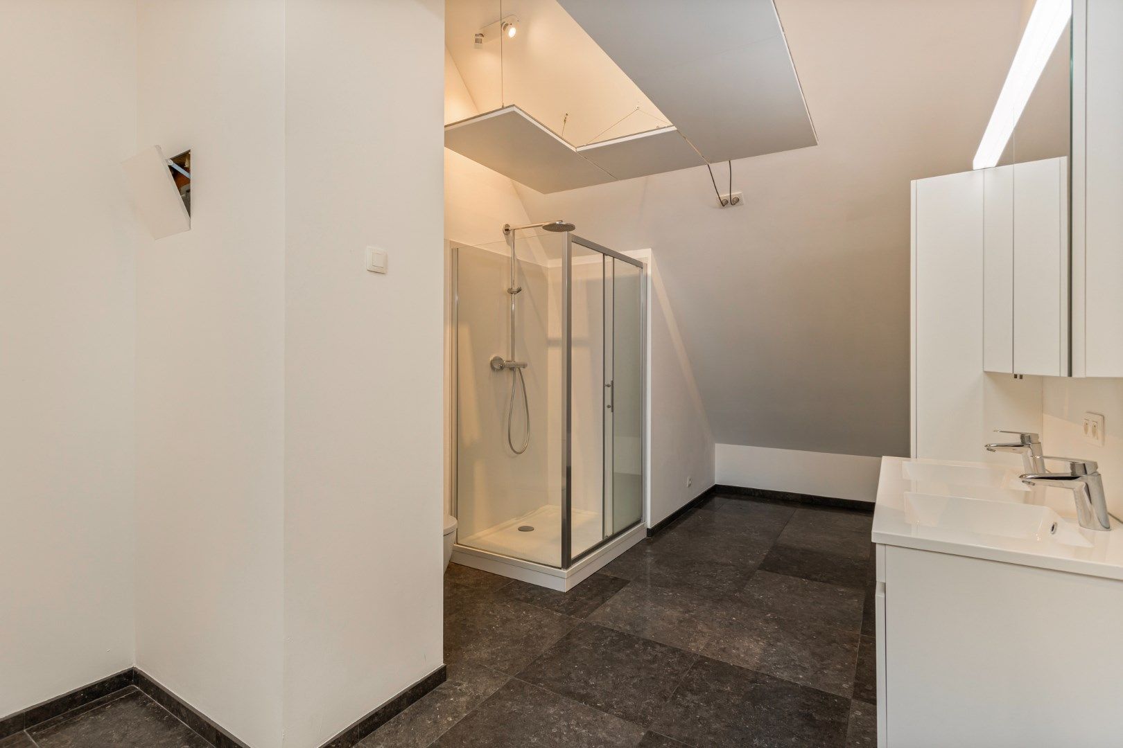 Instapklare gezinswoning met 4 slpks en 2 badkamers in het centrum van Mol !  foto 12