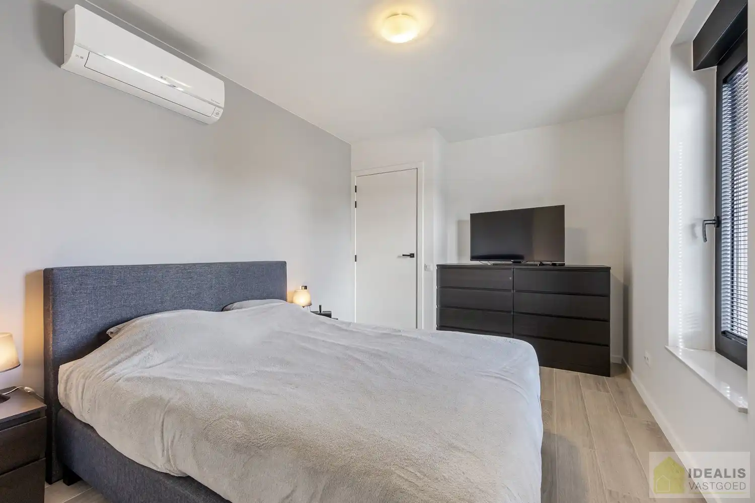 PRACHTIGE NIEUWBOUWWONING (2% REGISTRATIERECHTEN MOGELIJK!) MET EEN HEERLIJK LICHTRIJKE WOONKAMER MET OPEN KEUKEN, RUIME BERGING, BUREEL, 3 SLAAPKAMERS, RUIME DRESSING EN RUIME BADKAMER VOORZIEN VAN ALLE COMFORT! EEN HEERLIJK RUIM HUIS MET EEN NAAR WENS AAN TE LEGGEN TUIN, OP EEN GEGEERDE LOCATIE NABIJ HET CENTRUM VAN PEER! foto 31