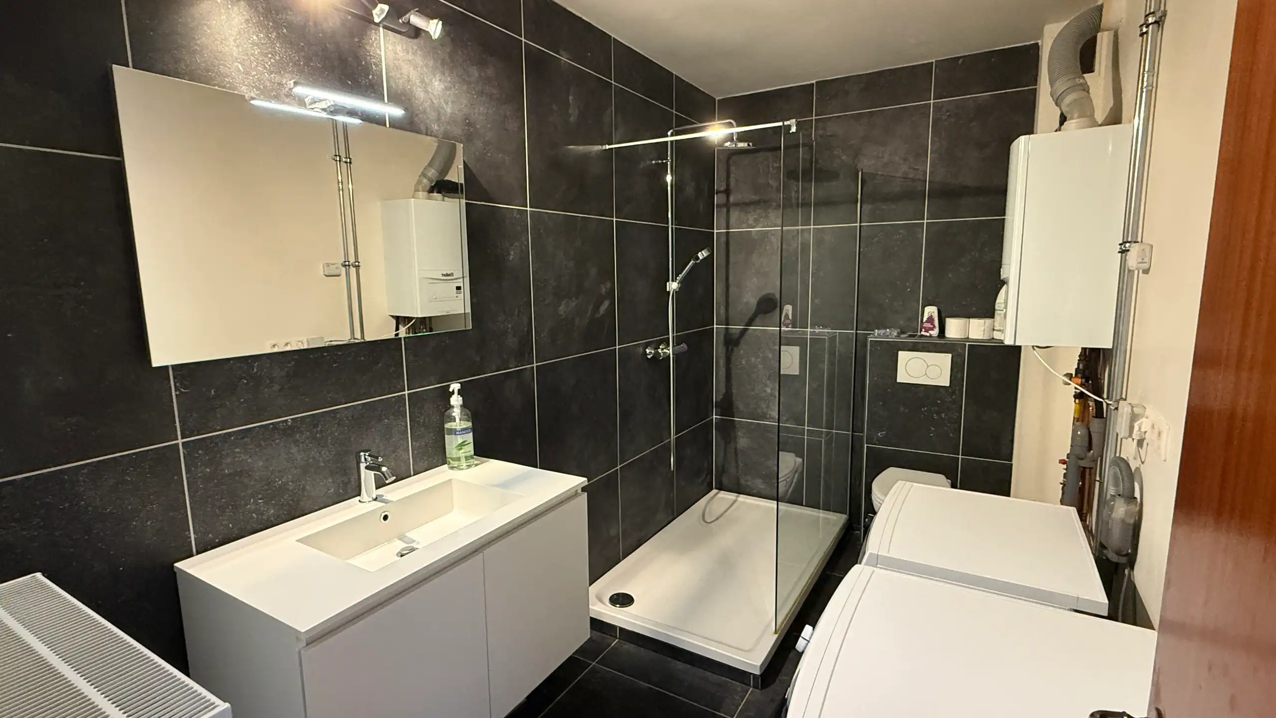 Centraal gelegen & instapklaar appartement met 2 slaapkamers foto 8