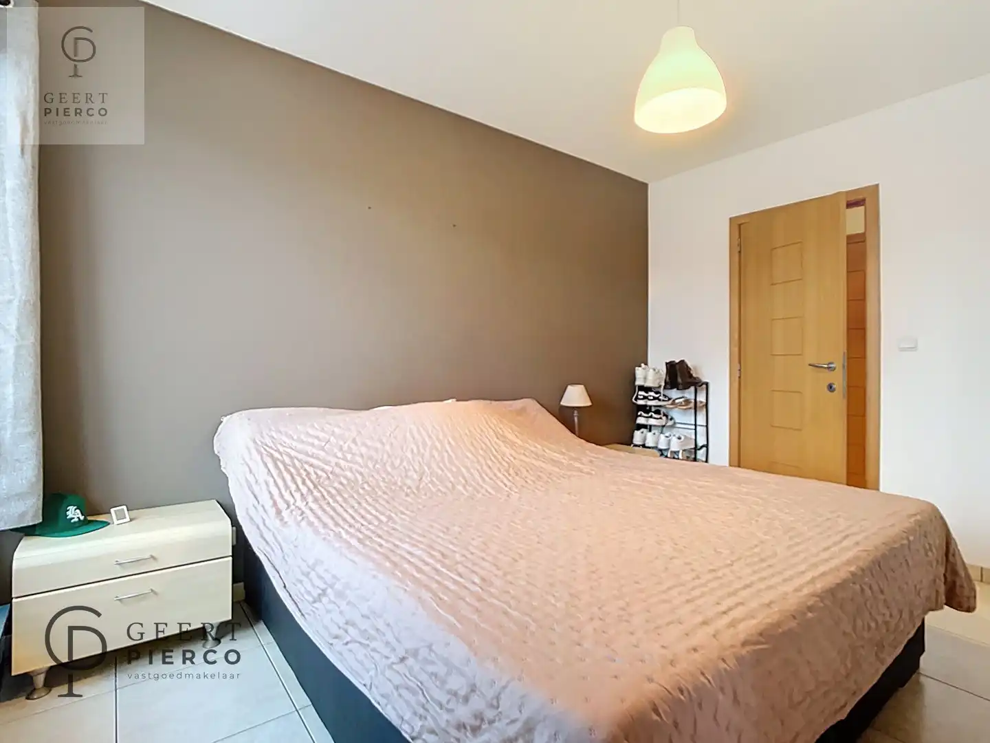 Ruim appartement met twee slaapkamers, kelder en ondergrondse staanplaats. foto 11