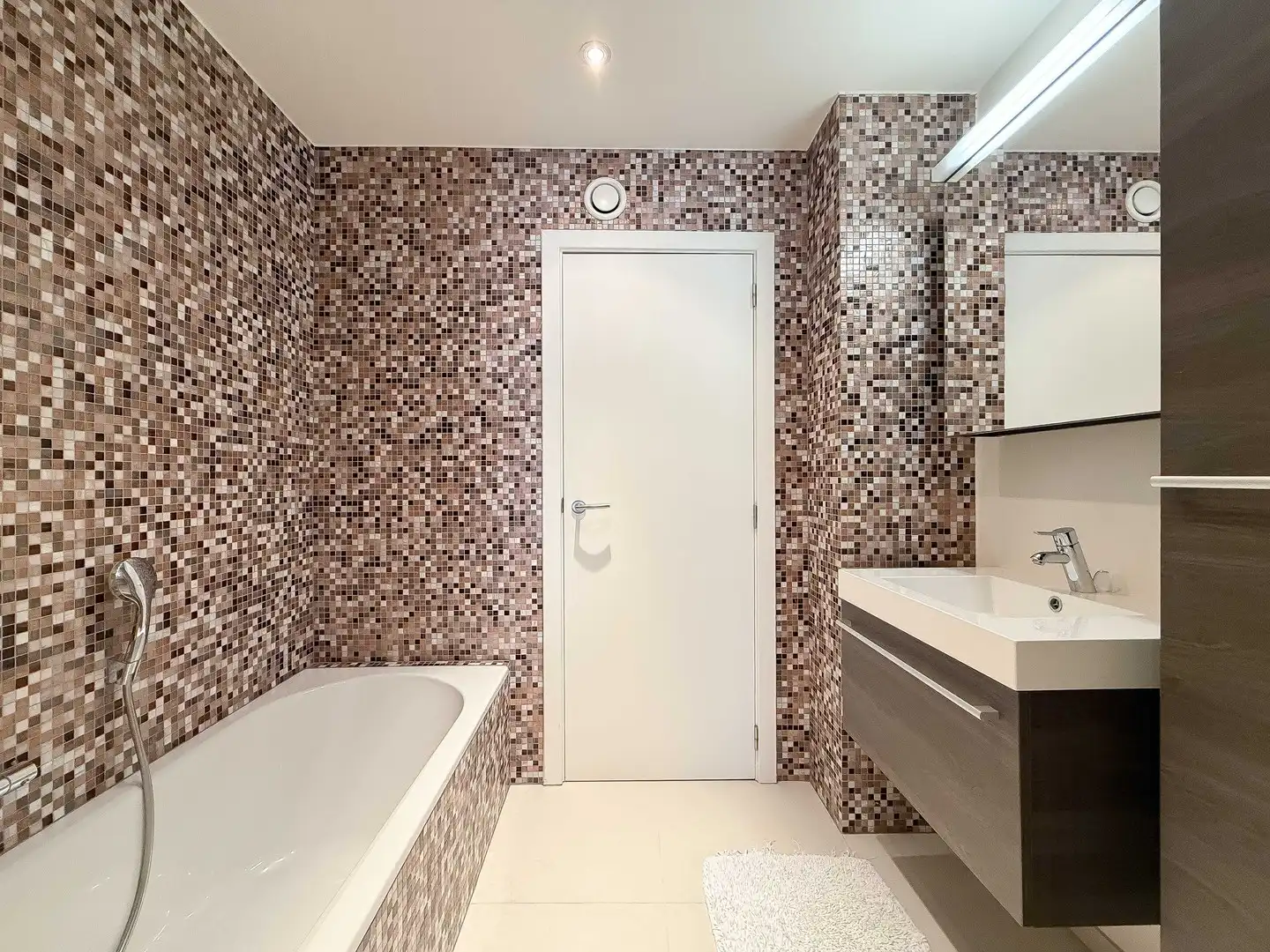 Ruim appartement van 163m² met 11 m² façade in de Dumortierlaan. foto 20