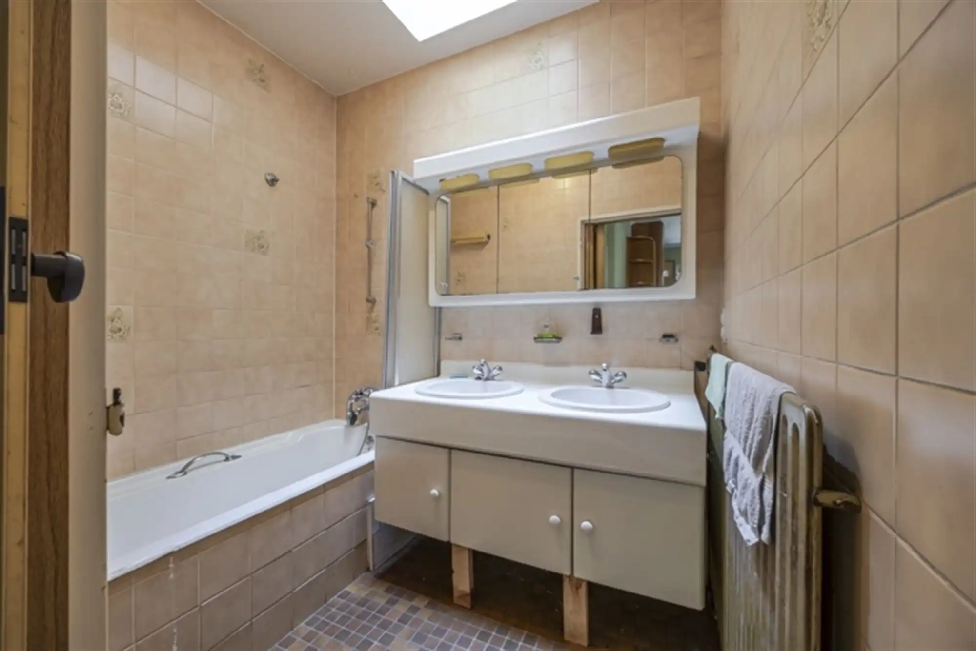 Landhuis met bijgebouwen op 3835 m² op rustige ligging foto 16