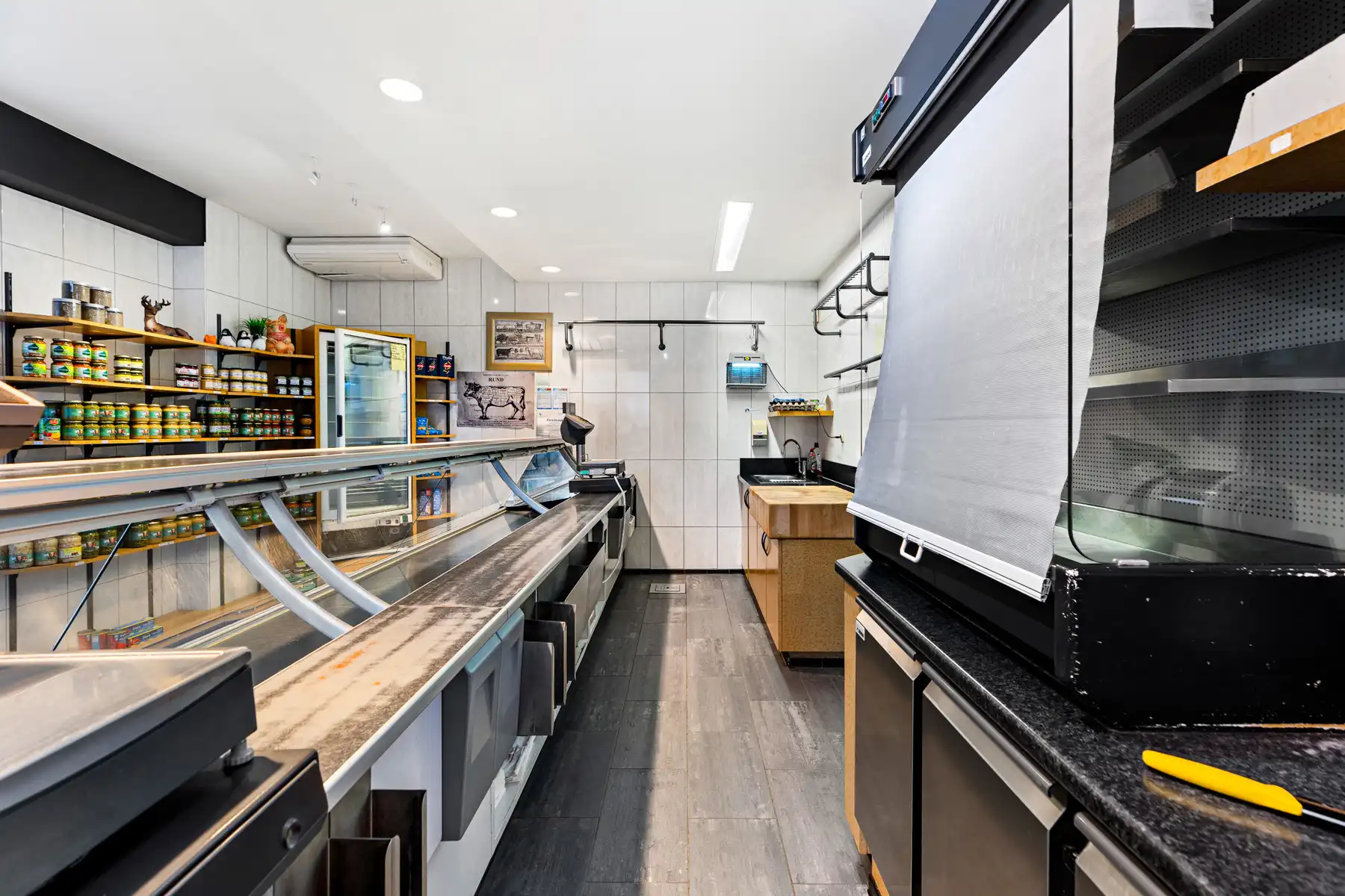 Handelshuis met woonst op sterke locatie in Sint-Kruis foto 3