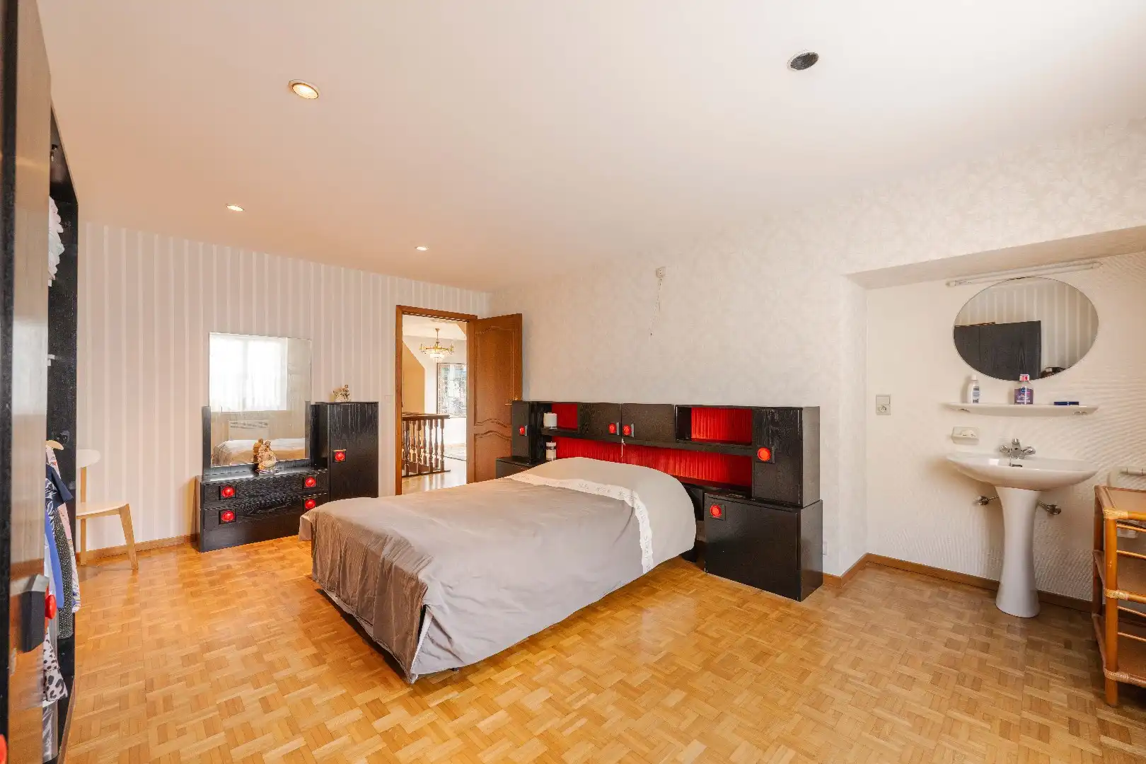 PRESTIGIEUZE VILLA MET LOODS VLAKBIJ CENTRUM PITTEM foto 16