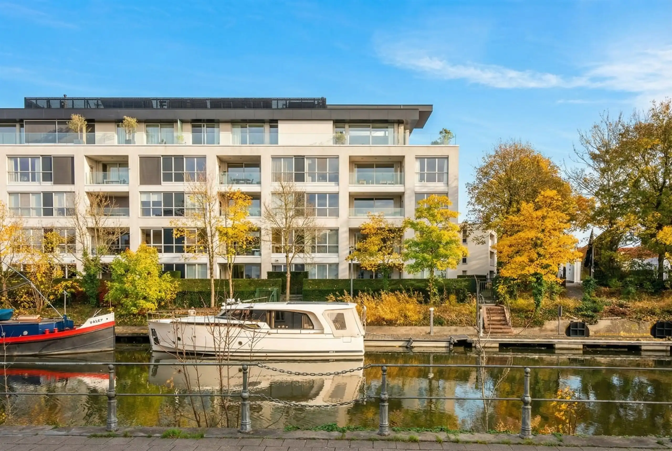 Machtig, prachtig luxe appartement met frontaal Leiezicht! foto 5