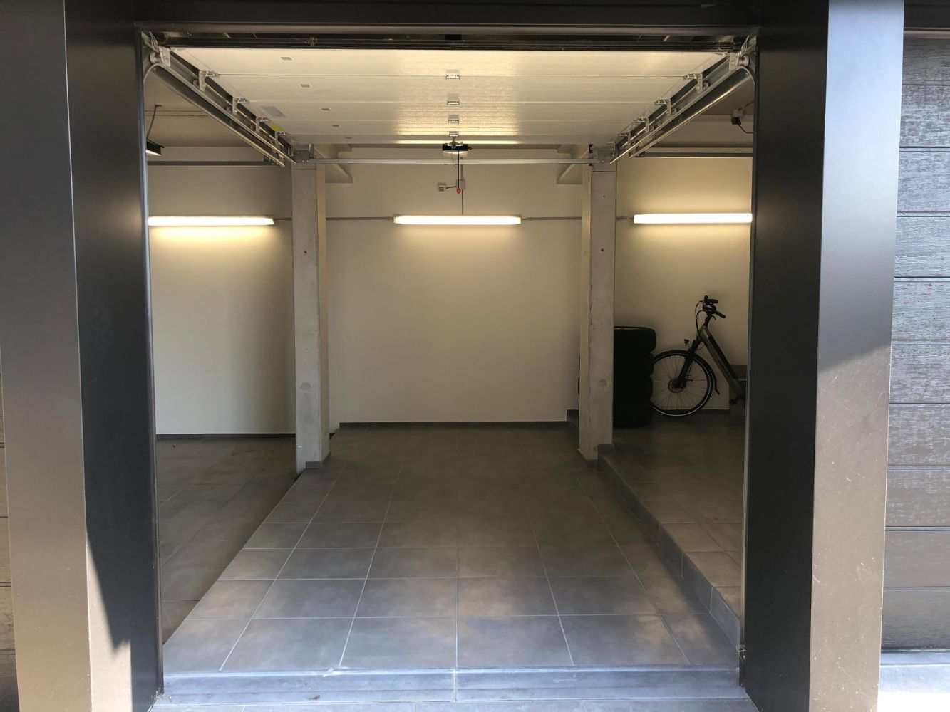 Nieuwbouw garage staanplaats te koop foto 4