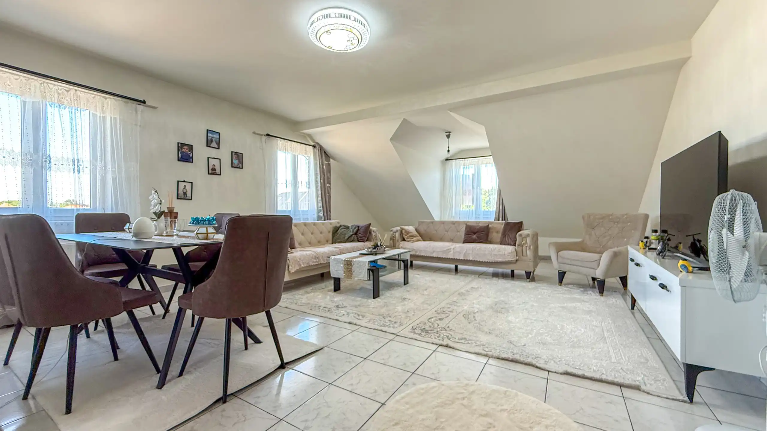 Instapklaar appartement met 2 slpks, balkon, tuin + parking! foto {{pictureIndex}}