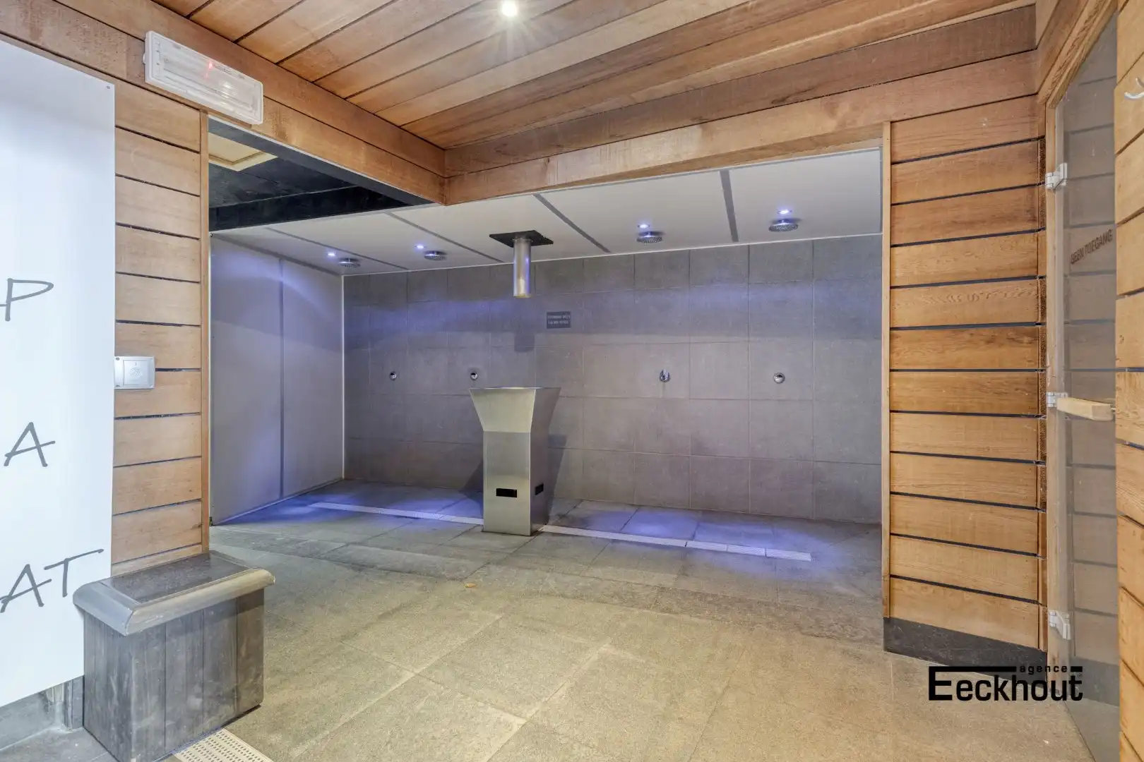 Handelscomplex op gunstige locatie foto 24