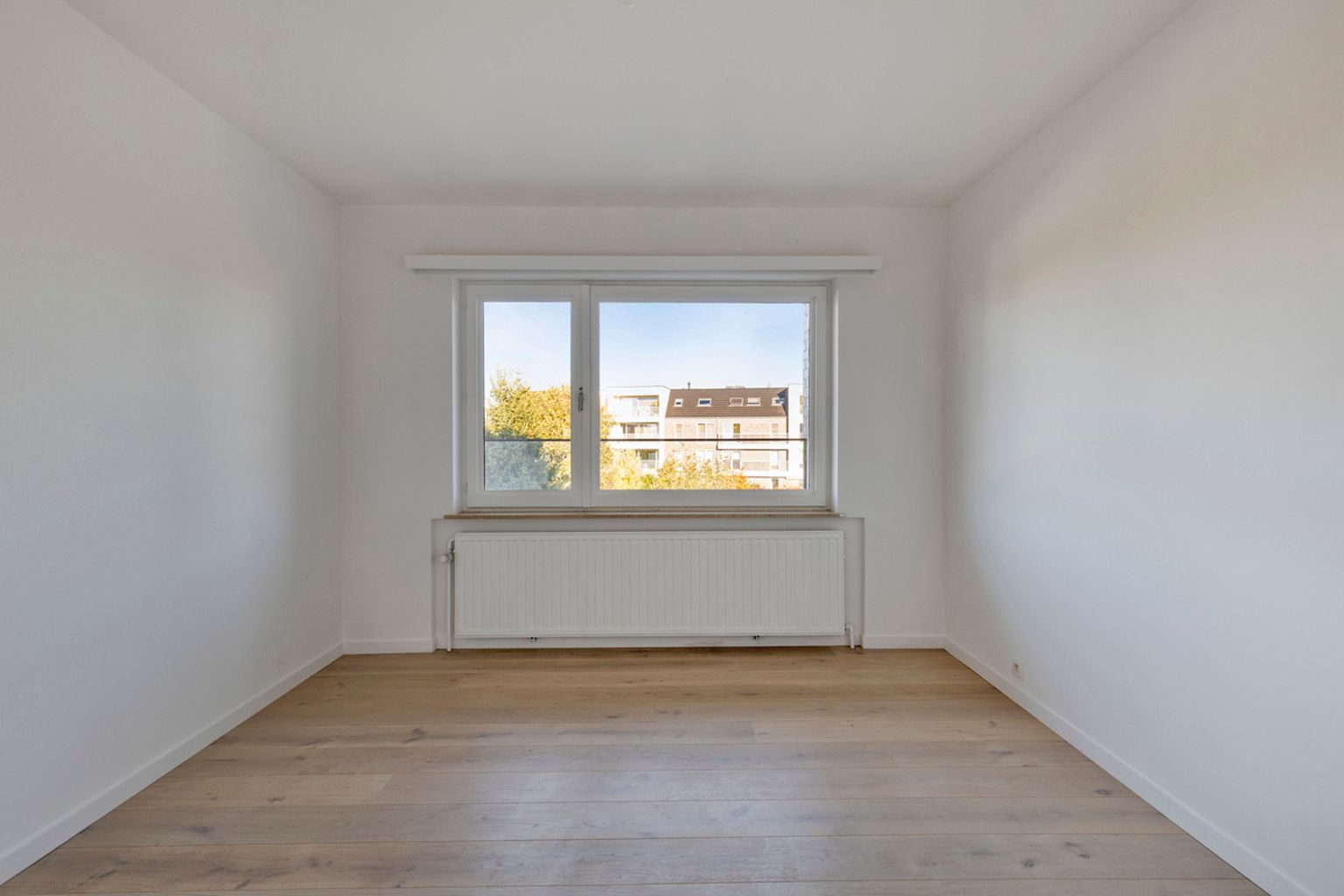 Volledig gerenoveerd en instapklaar 2 slaapkamer appartement foto 12