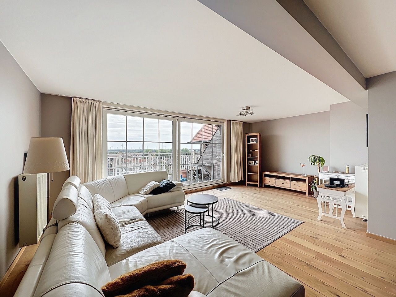 Zuidgericht duplex-dakappartement met veel ruimte op toplocatie in Heist foto 4