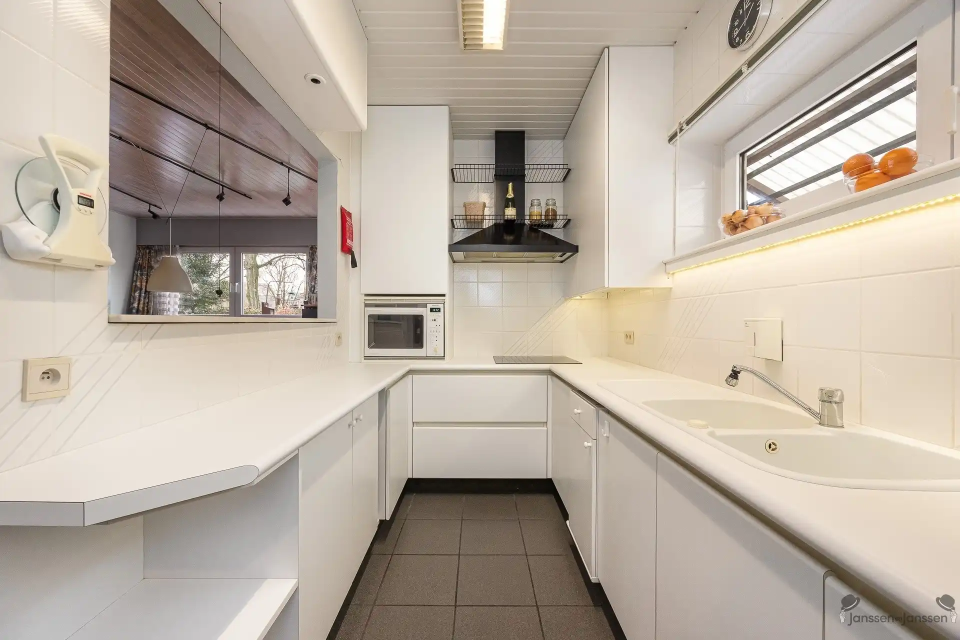 Unieke kans in het hart van Brasschaat karaktervolle villa met dubbele woningstructuur op prachtig perceel van 2.080 m² foto 9