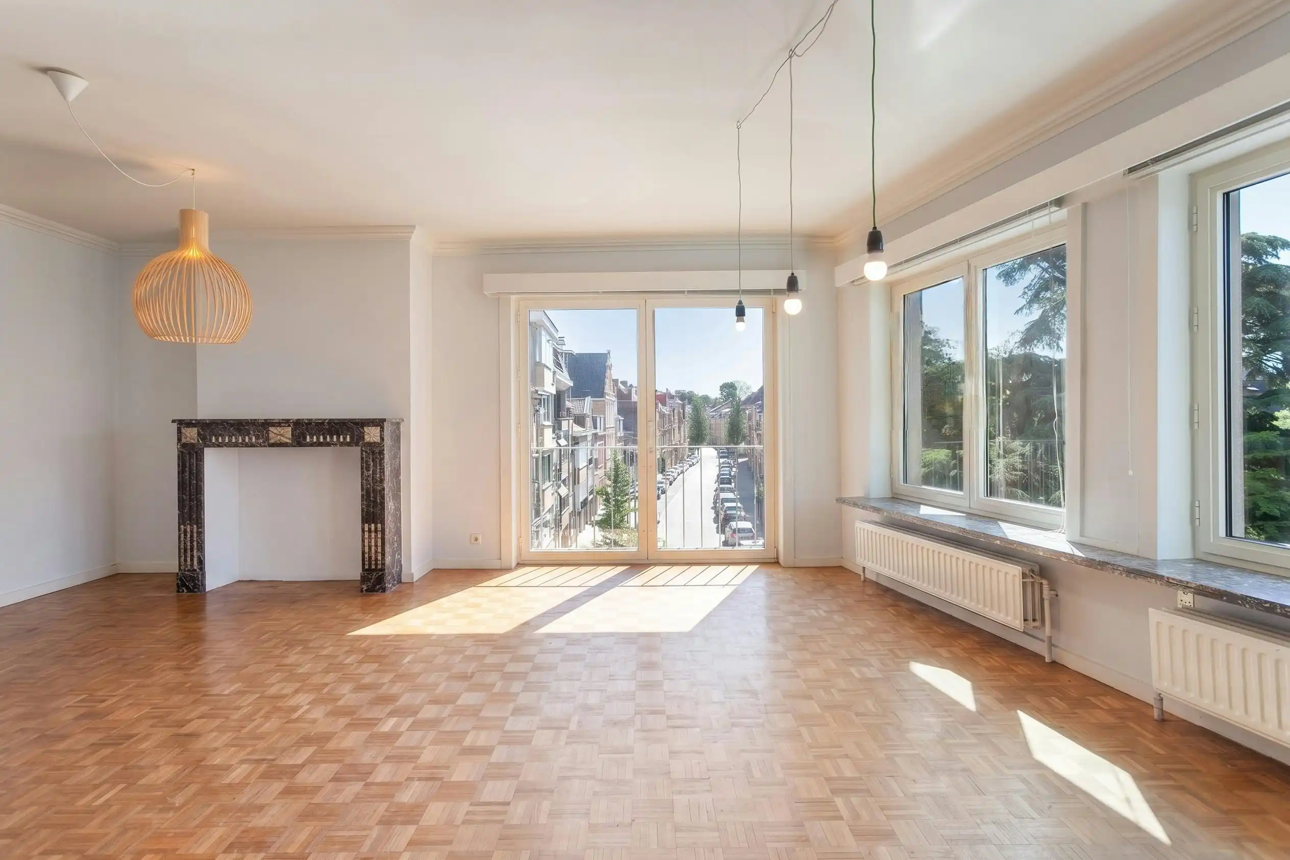 Ruim en lichtrijk appartement met 3 slaapkamers en uniek terras in Ieper foto 2