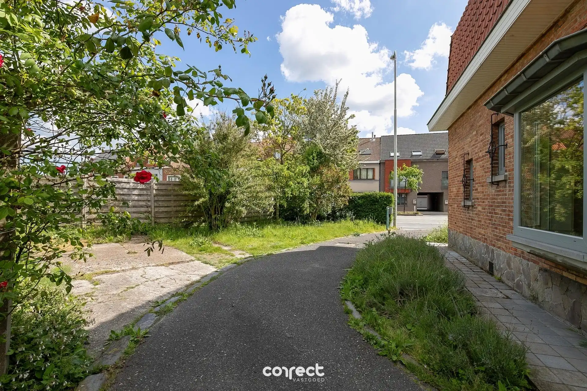 Verzorgde woning met 3 slpkrs, garage en tuin foto 13
