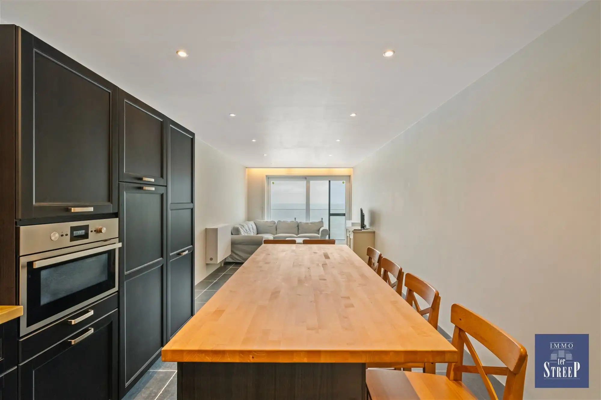 Appartement met 2 slaapkamers op de zeedijk van Middelkerke foto 8