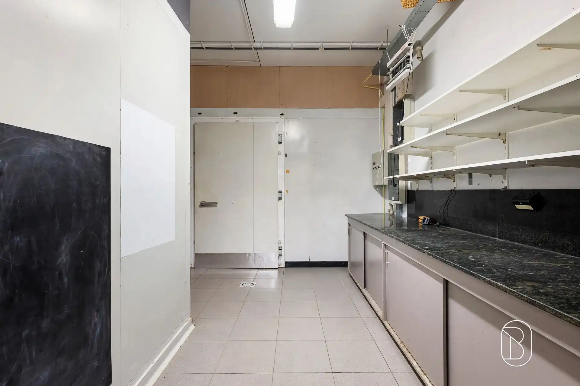 Veelzijdig handelspand met atelier op commerciële toplocatie foto 13