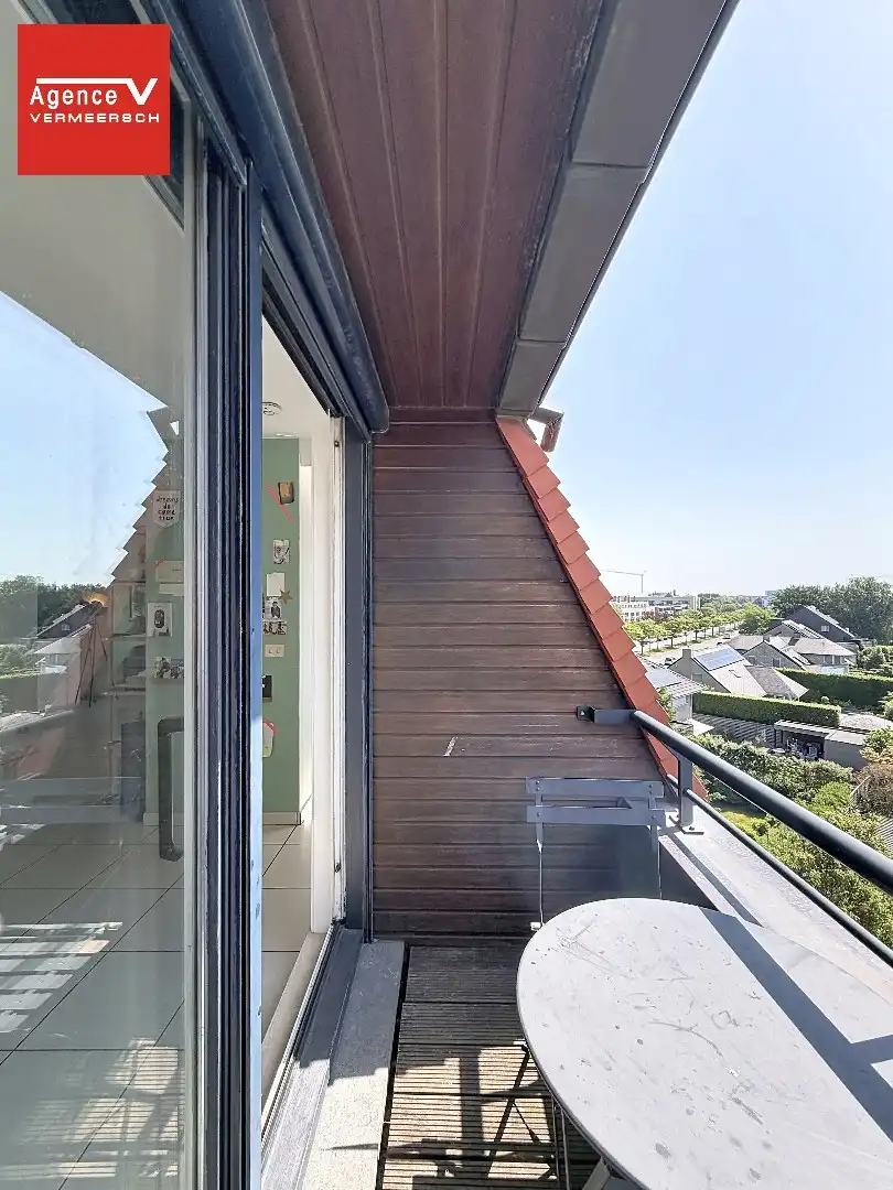 Stijlvol appartement met panoramisch verzicht op het hinterland.  foto 15