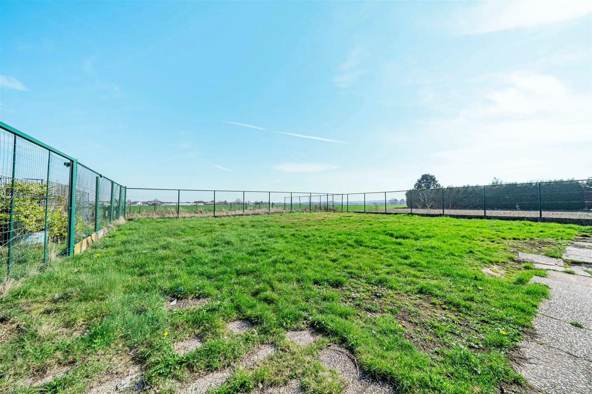 Vrijstaande woning met 3 slaapkamers, gelegen op een mooi perceel van 910m² foto 3