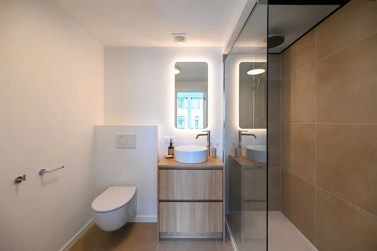 Recent gerenoveerd studio-appartement met aparte slaapkamer foto 16