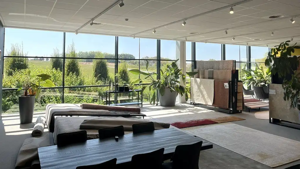 Lichtrijk kantoor te huur nabij R8 in Kortrijk foto 6