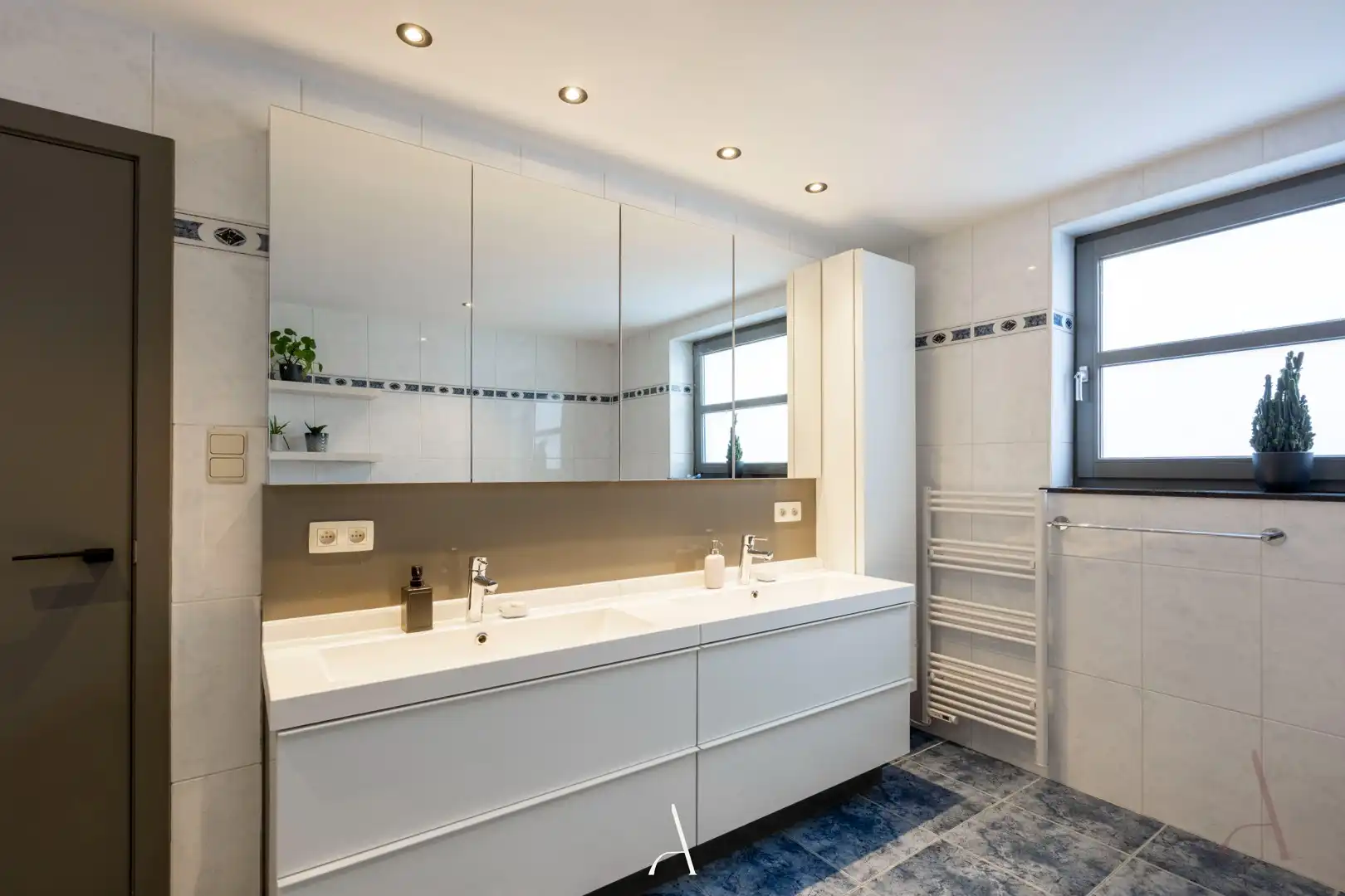 Ruime en energiezuinige villa met 4 slaapkamers op 763 m² in Molenbeersel foto 12