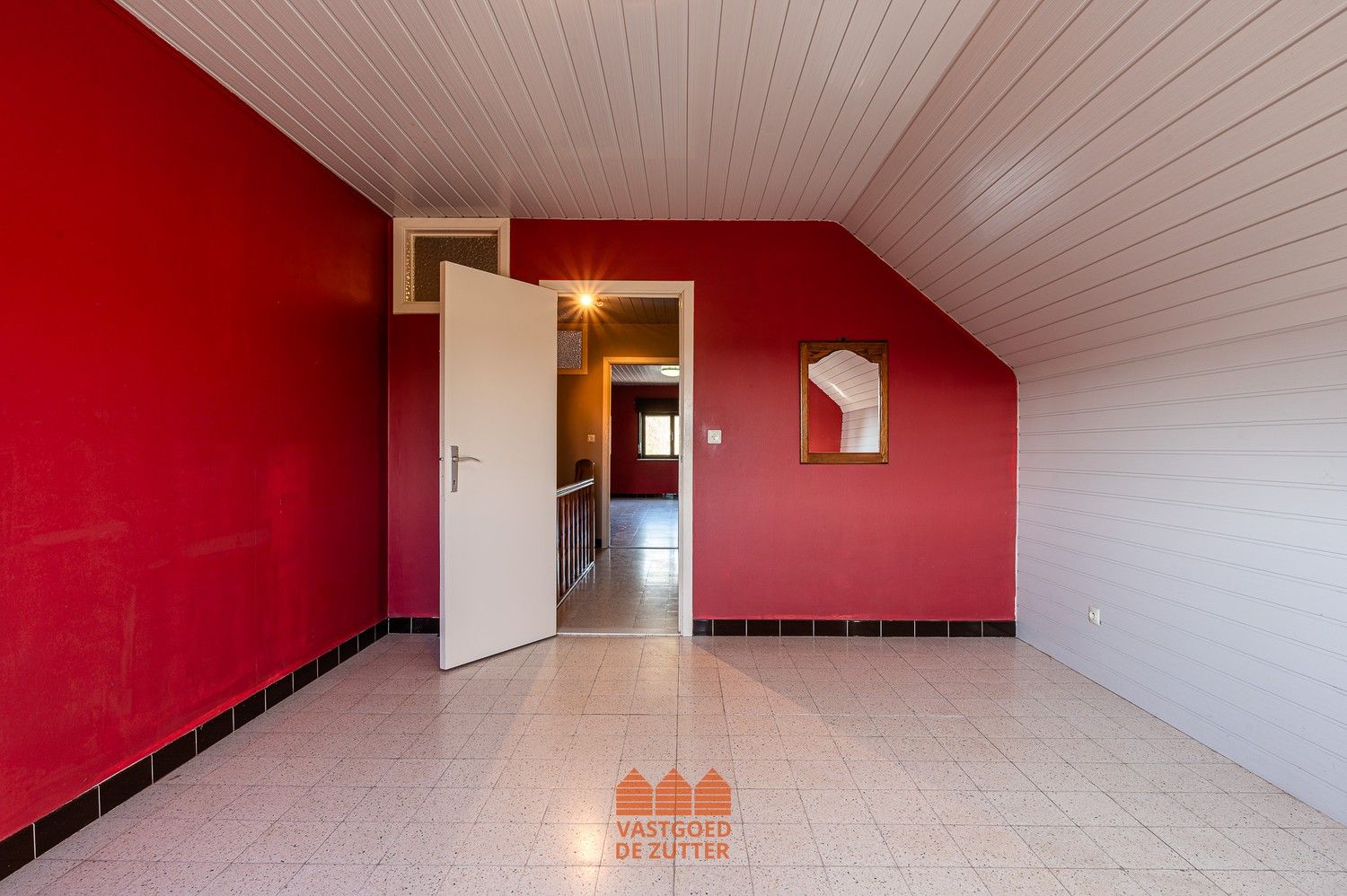 Te renoveren halfopen woning met prachtig vergezicht op unieke locatie foto 17