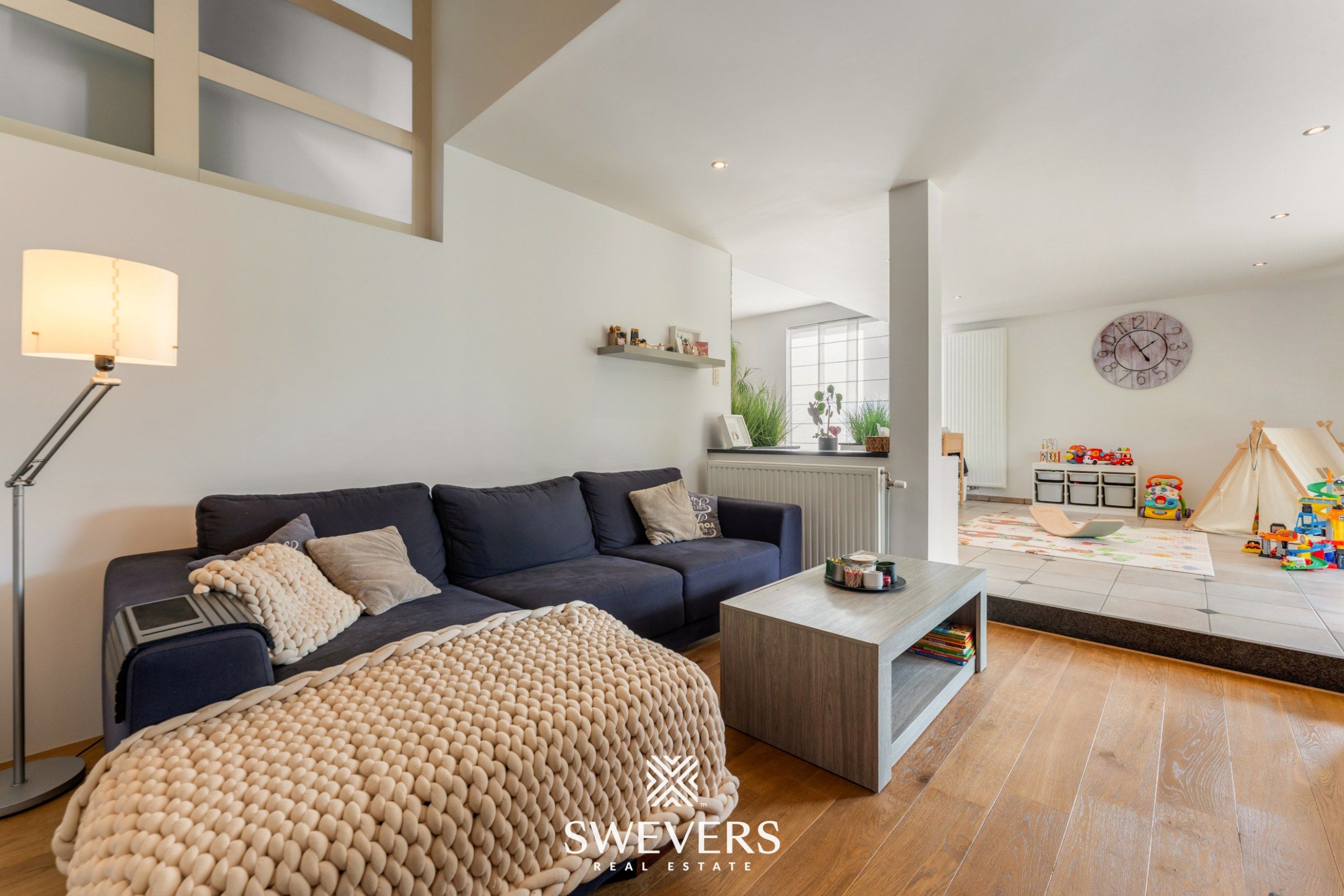 Knusse, hedendaagse gezinswoning met warme indeling en grote, zonnige tuin foto 2