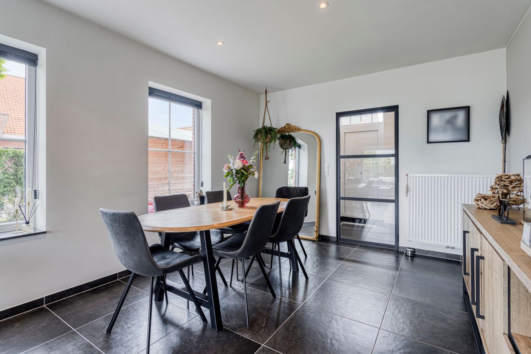 Charmante woning in Pastoriestijl met zonnepanelen! foto 4