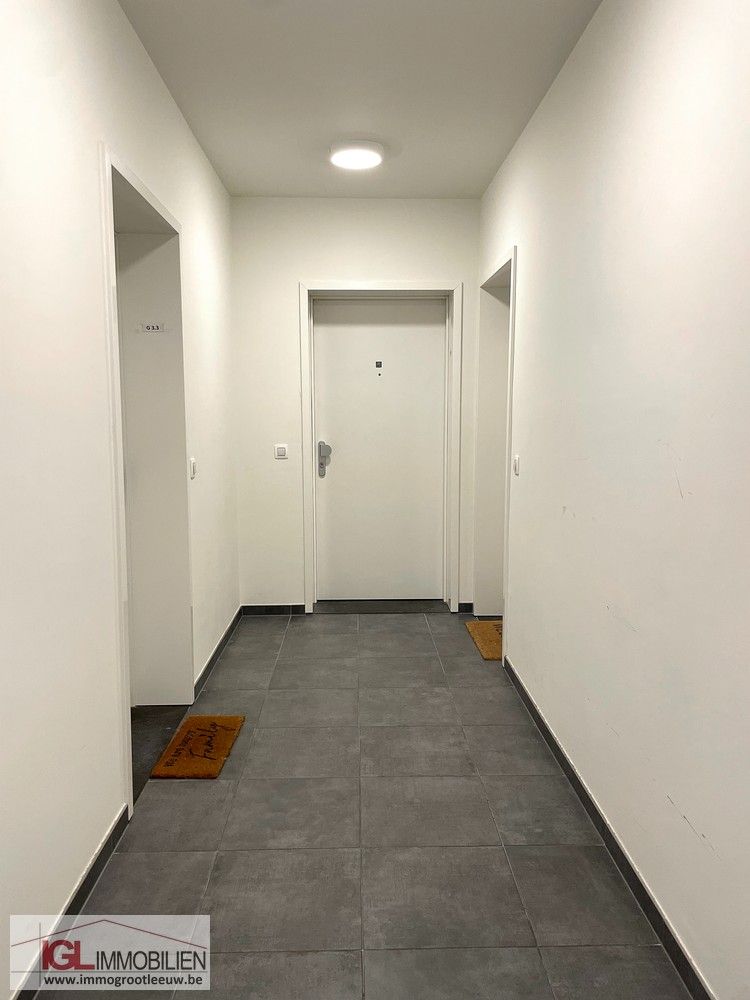 Modern appartement met terras, parkeerplaats en kelder foto 13