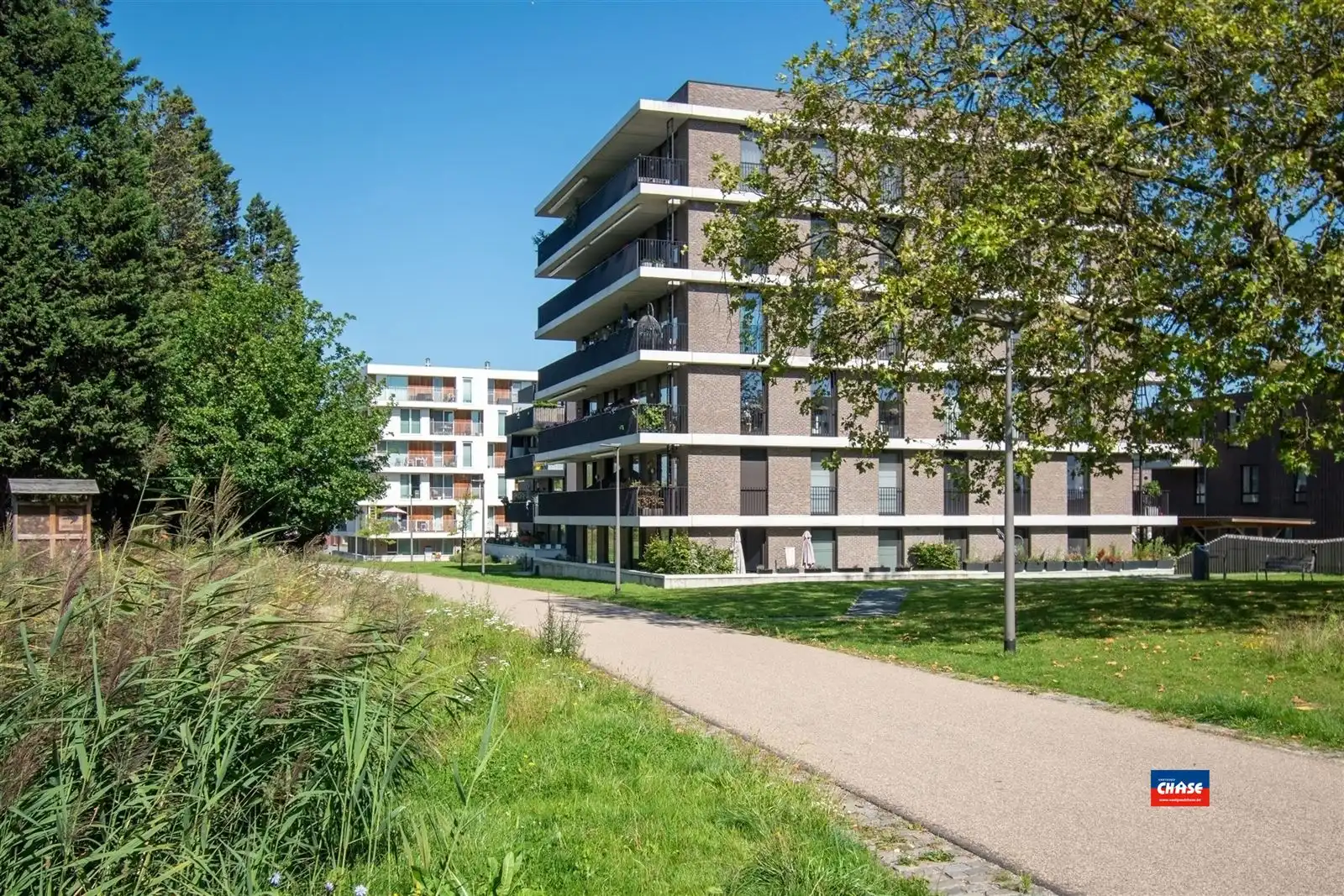 Knap nieuwbouwappartement met 2 slaapkamers, groot terras met prachtig uitzicht en ondergrondse autostaanplaats foto 25