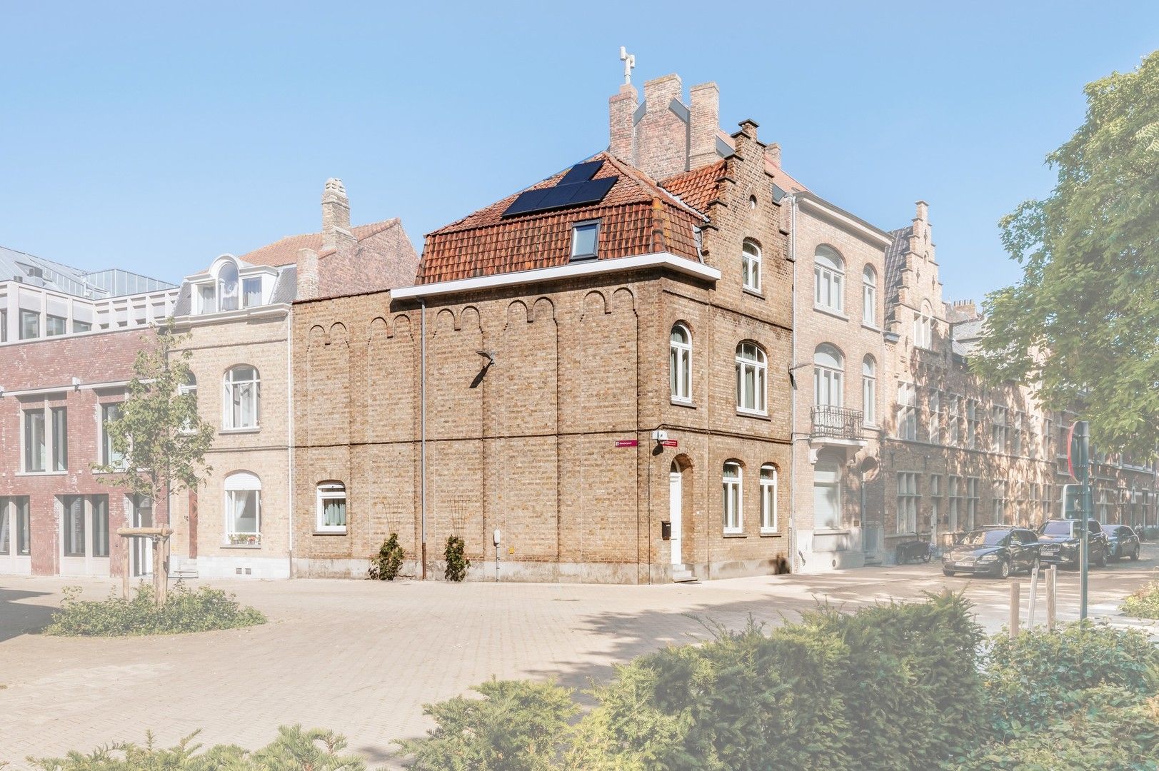 Centraal gelegen energiezuinige woning met 3 kamers op unieke ligging in het hart van Ieper foto 19