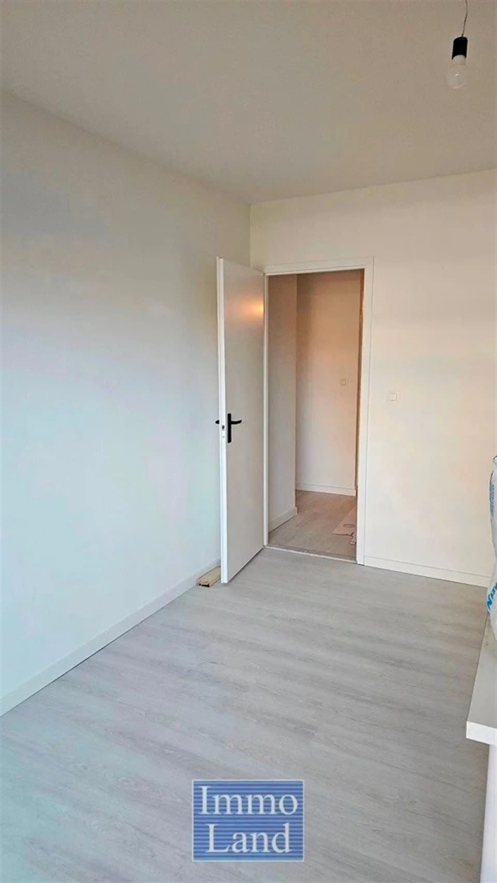 Modern appartement met 2 terrassen gelegen met aan het Sint Katarinaplein. (Meer info op www.immoland.com)  foto 15