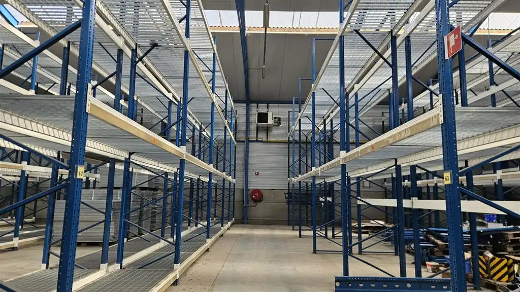 Magazijnen nabij E40 te Oudenburg foto 8