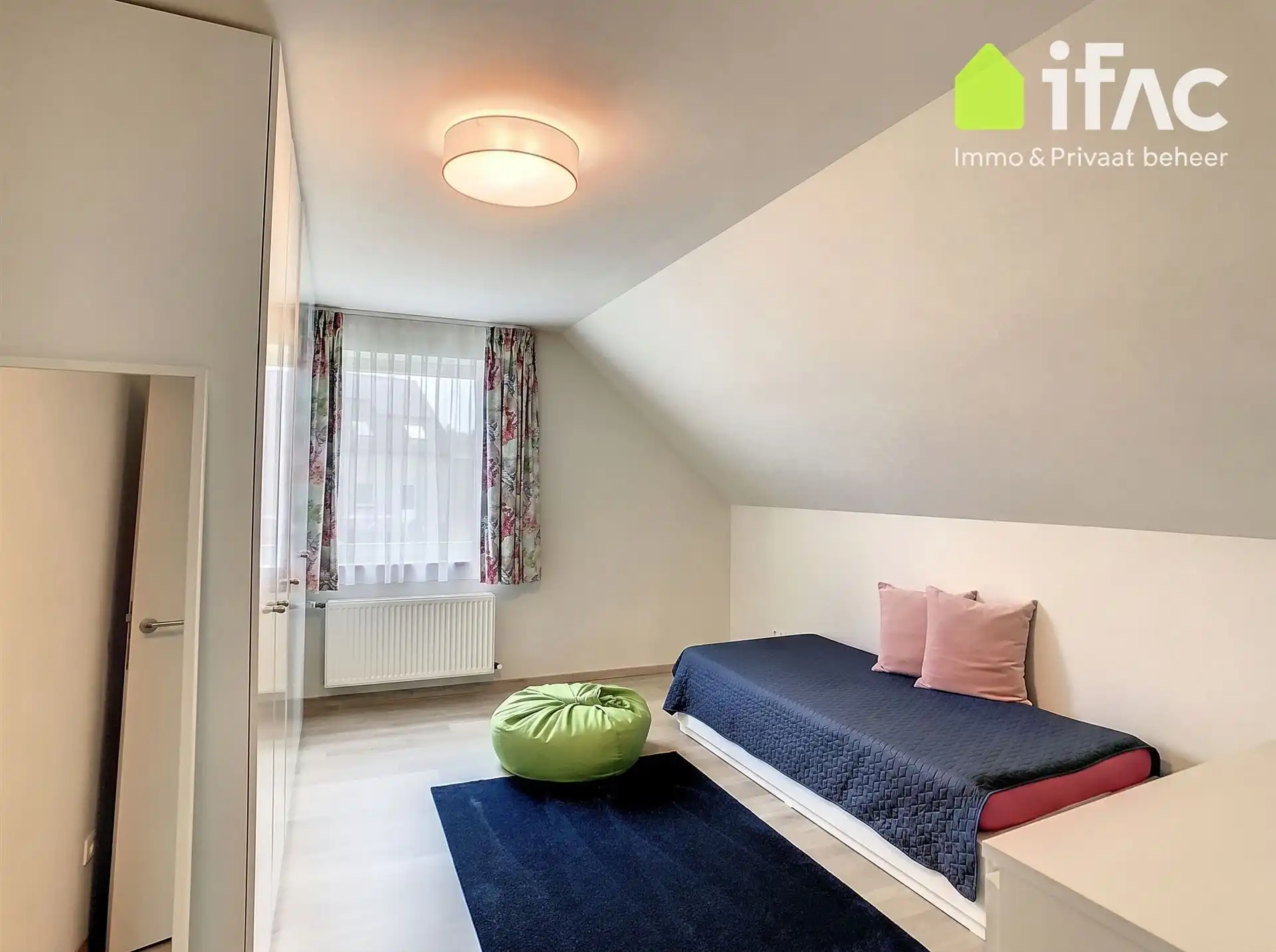 Villa met 5 slaapkamers, garage en grote tuin foto 32