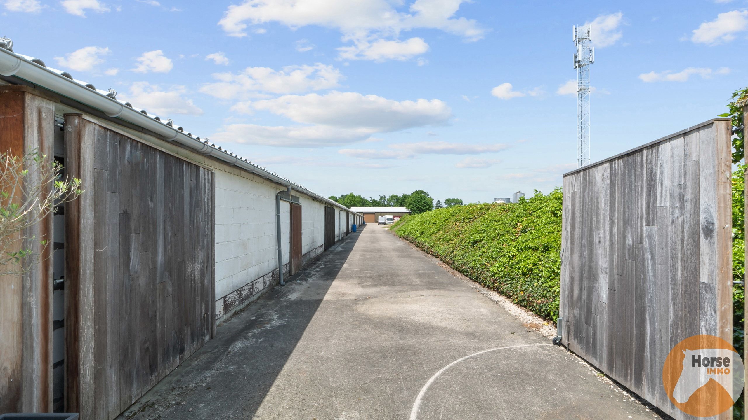 SCHAFFEN - Houtmassiefbouw met opslagruimtes op +/-1ha45a foto 24