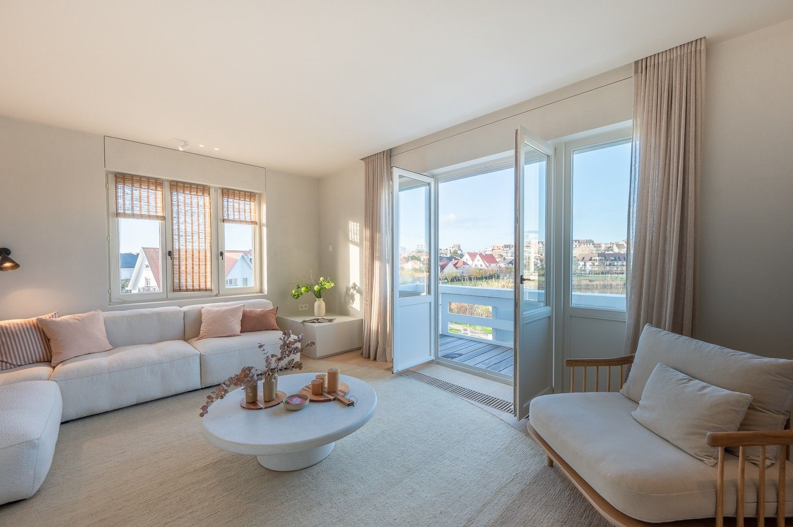 Magnifiek ruim appartement met prachtig frontaal zicht op het Zegemeer. foto 2