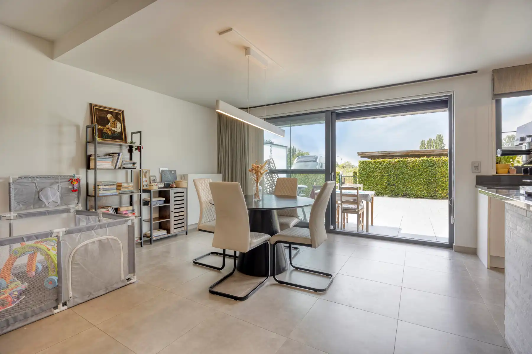 Modern en energiezuinig gelijkvloers appartement vlabij centrum foto 8