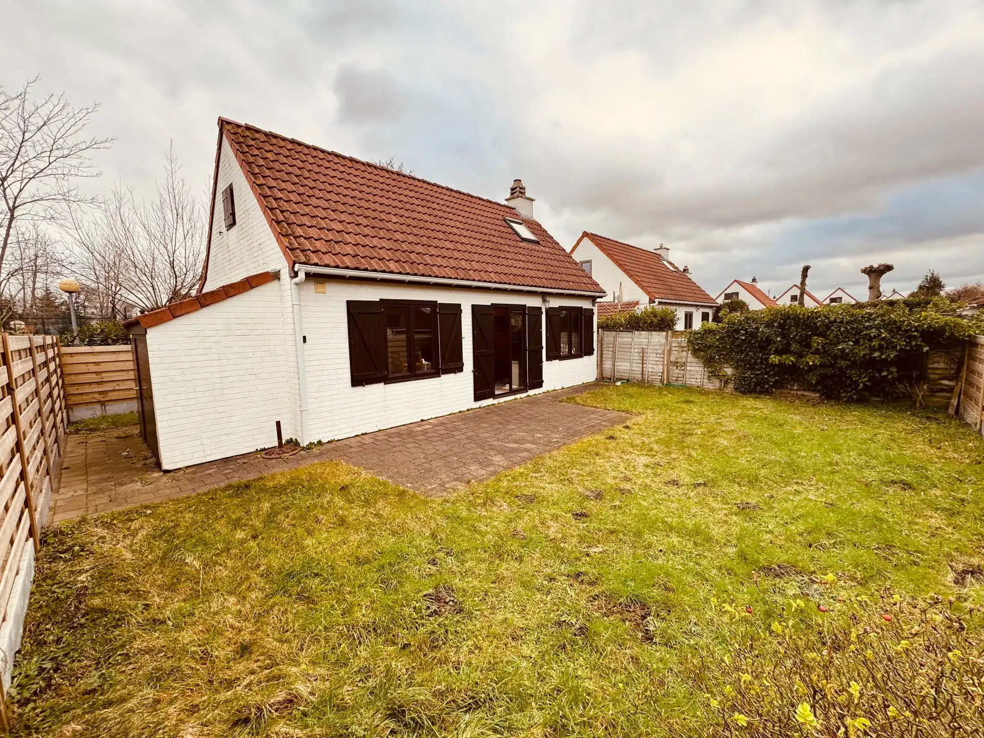 Hoofdfoto van de publicatie: Mooi onderhouden visserswoning nabij het centrum van De Haan.