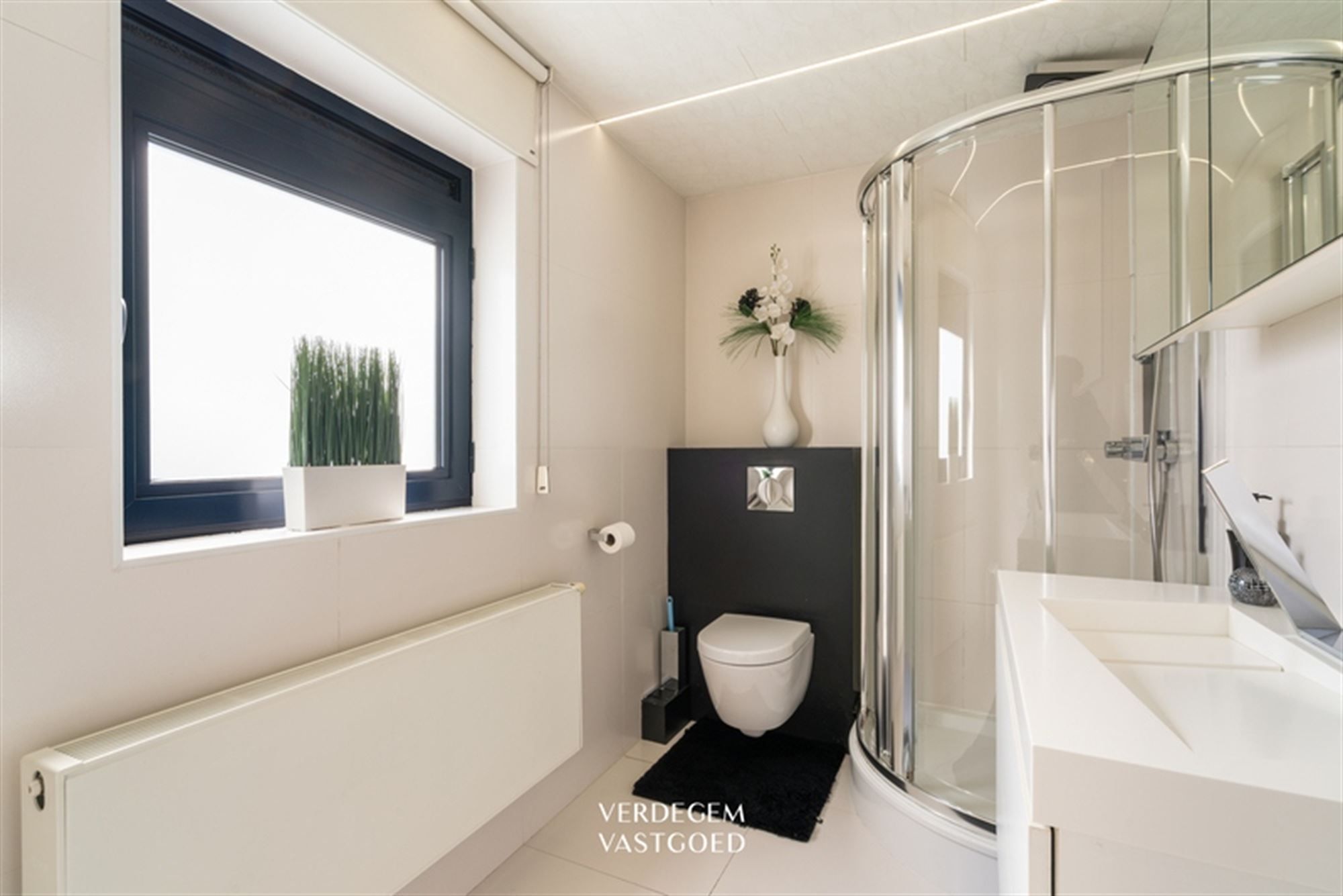 Knappe instapklare woning met 4 slaapkamers, grote tuin en EPC C foto 12