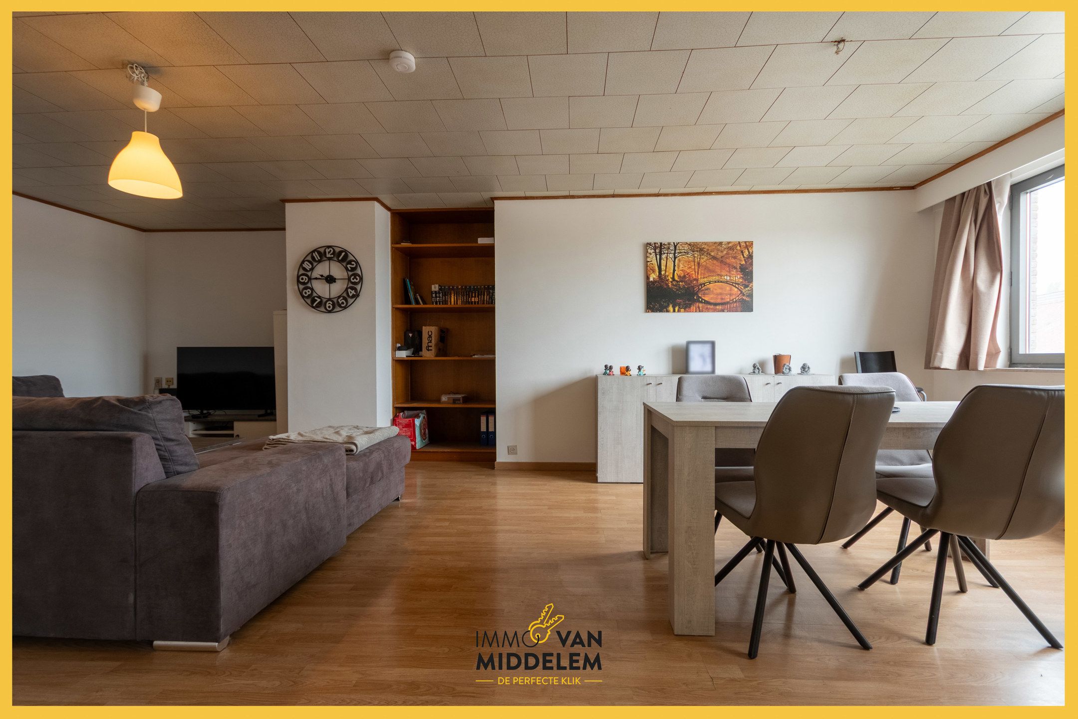 LICHTRIJK EN RUIM APPARTEMENT MET 2 KAMERS & GARAGE  foto 3