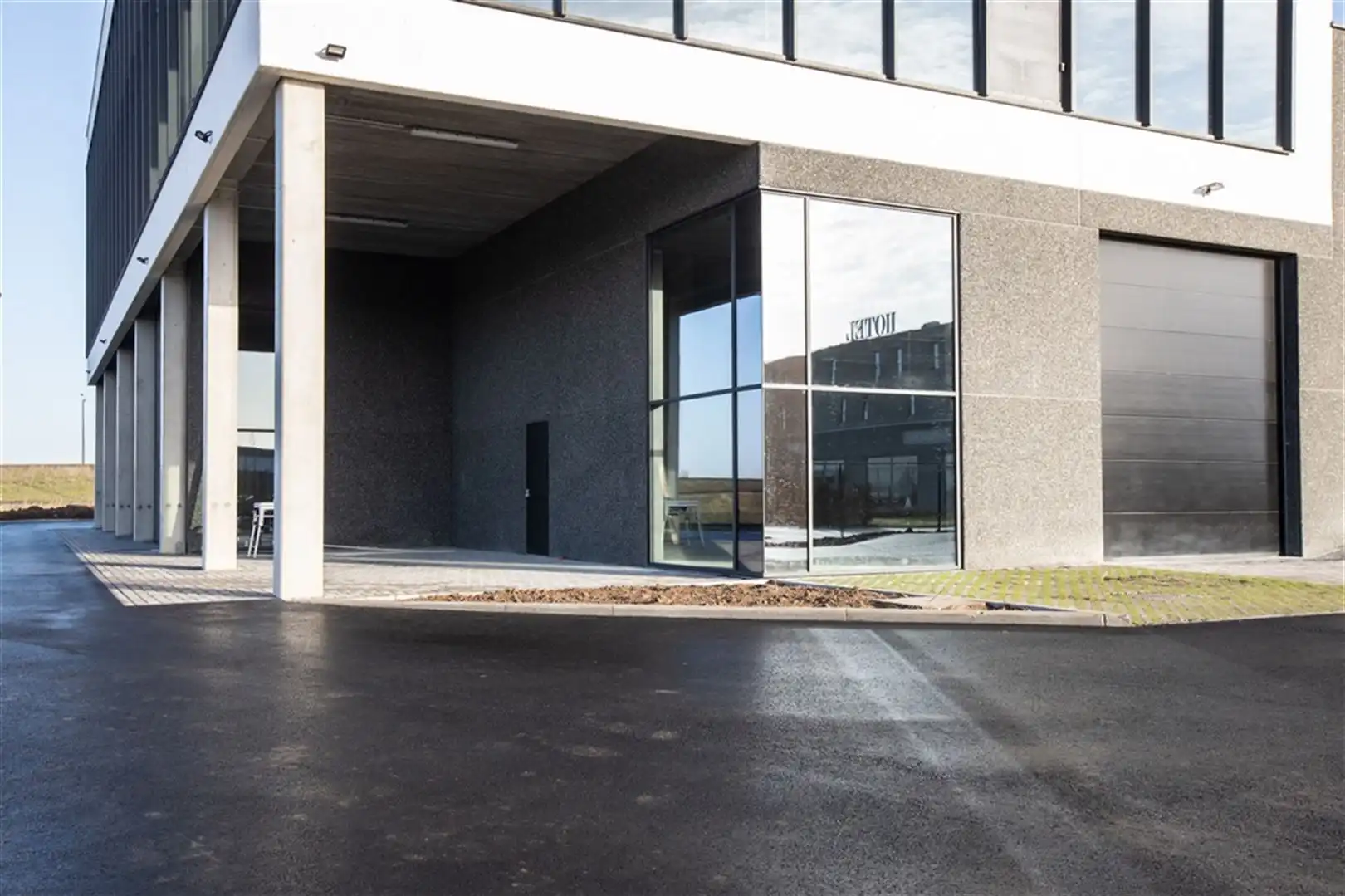 Te Huur KMO Unit te Ghislengien foto 6