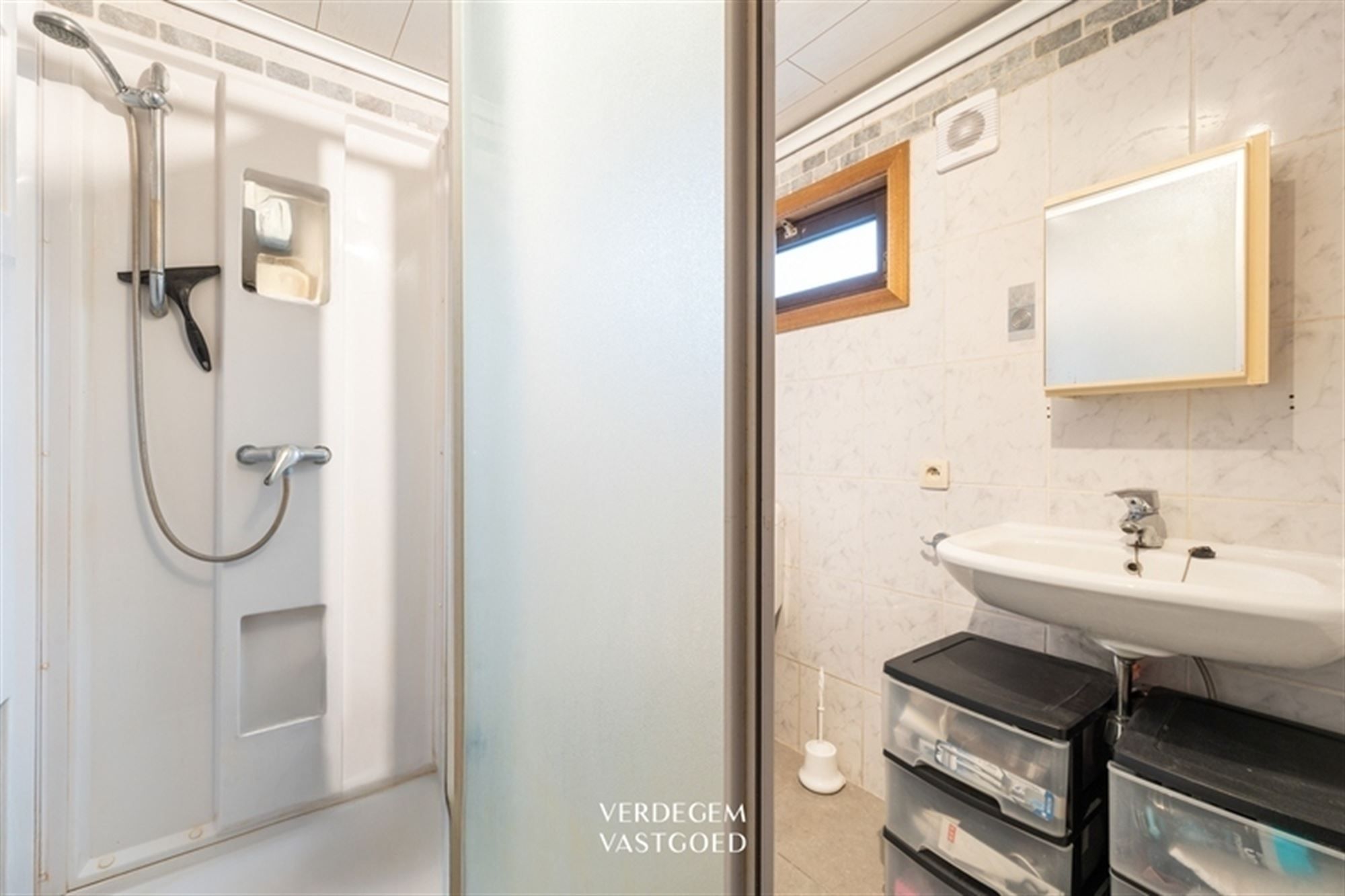 Centraal gelegen woning met 2 slaapkamers, garage en tuin foto 9