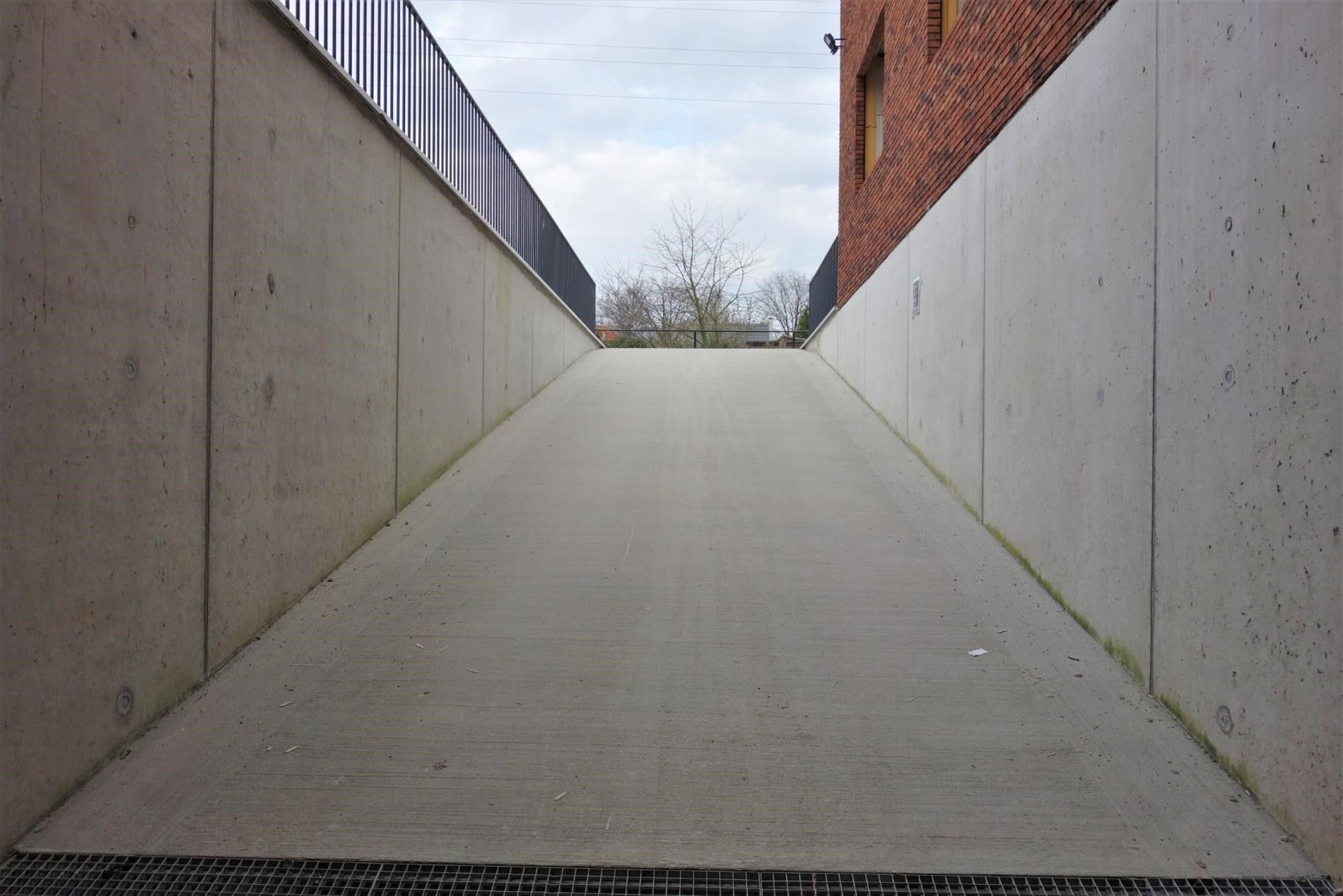 Individuele garagebox te huur in handelscentrum foto 3